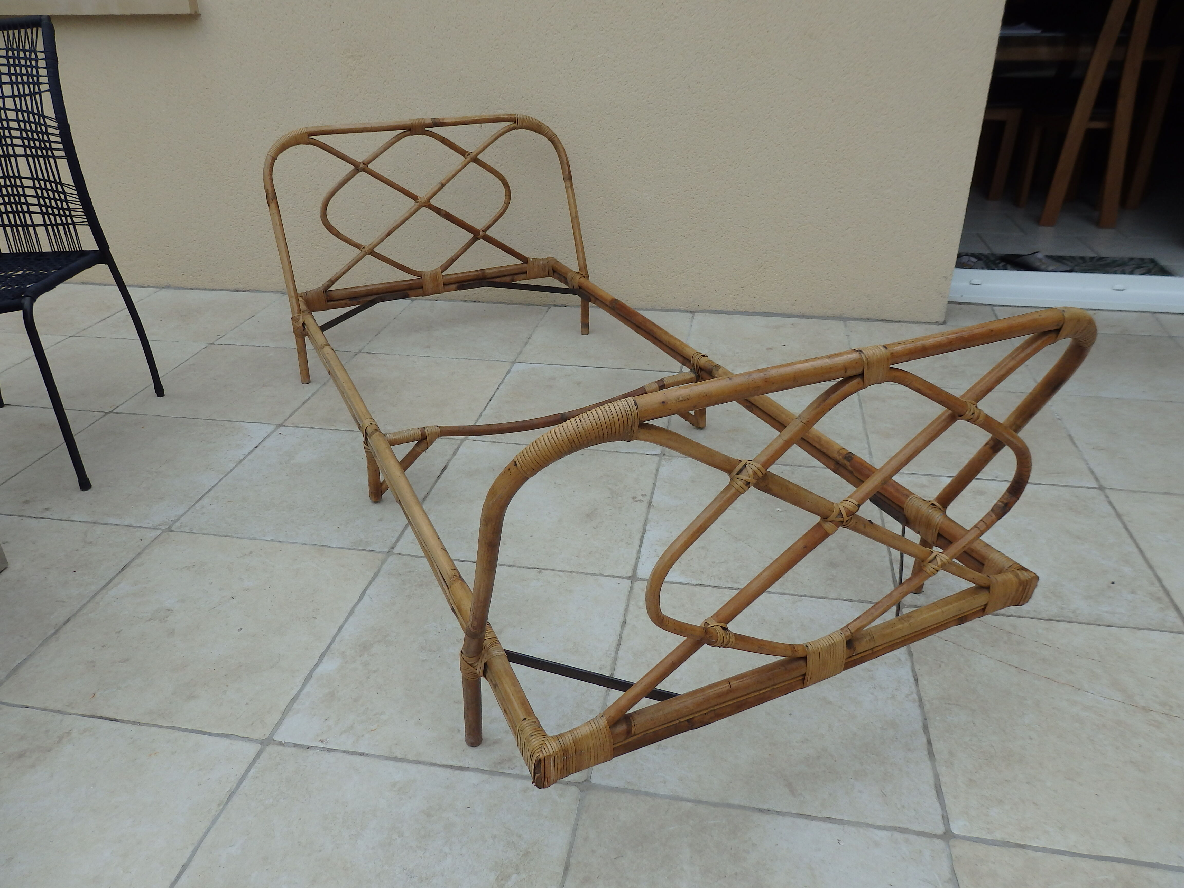 Vintage rattan bed 1 person