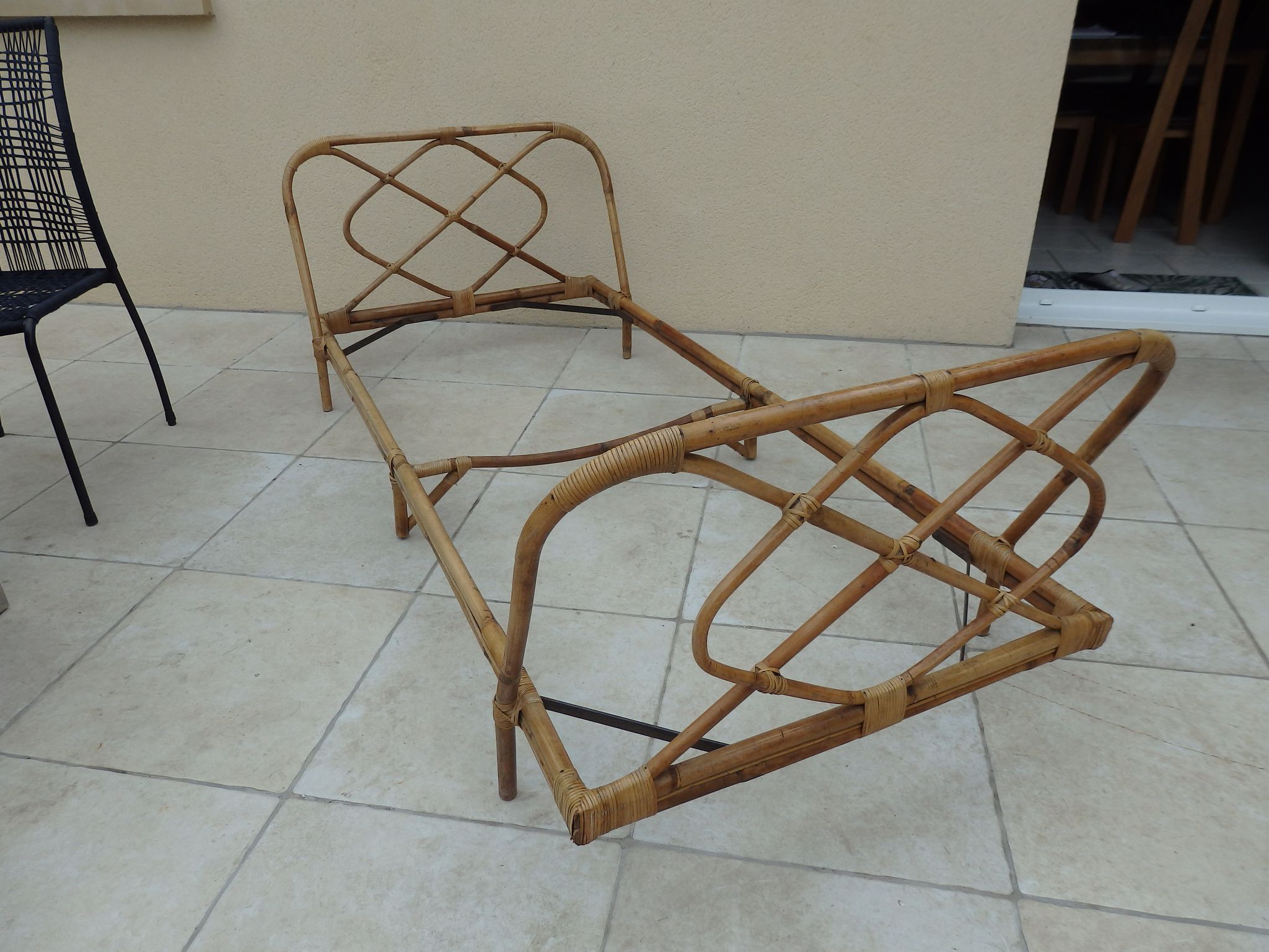 Vintage rattan bed 1 person