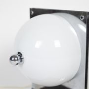 Lampe de table en métal poli et opaline, années 1970