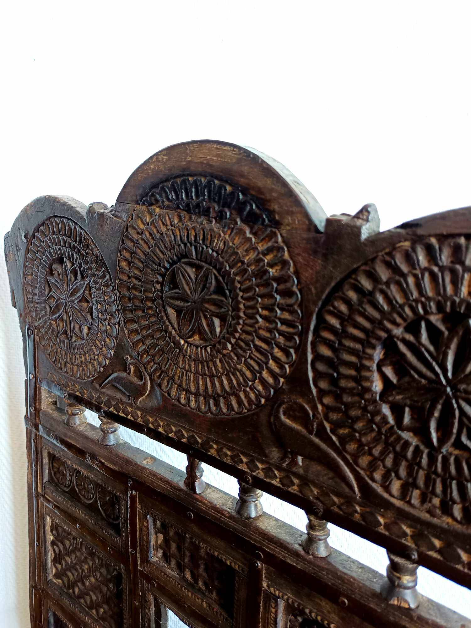 Paire de chaises basses traditionnelles, Indonésie