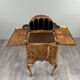 Bureau de style Queen Anne en placage de loupe de noyer, XXe siècle