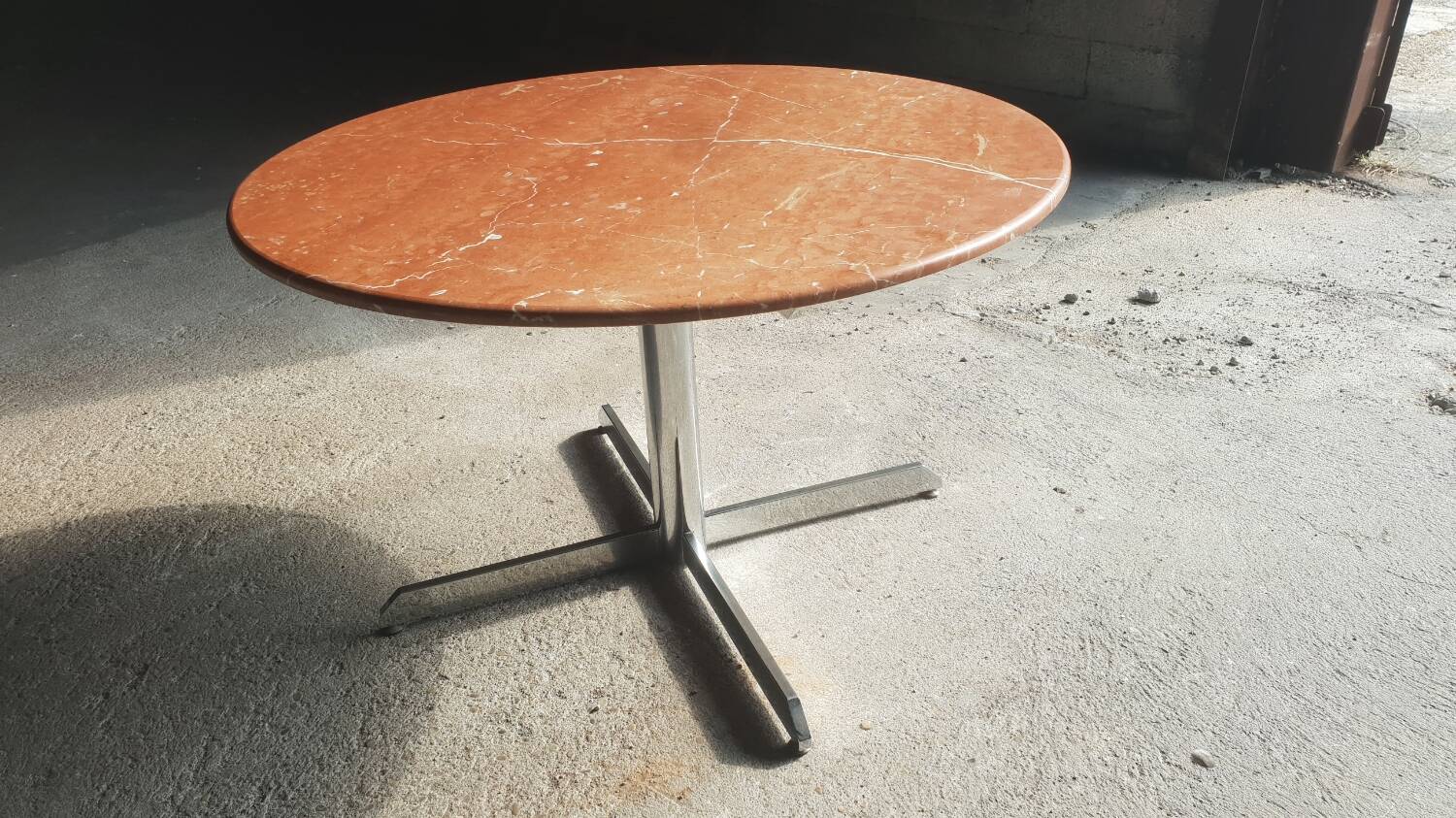 Round dining table Roche Bobois 1970