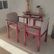 2 fauteuils léopard / bois massif bordeaux