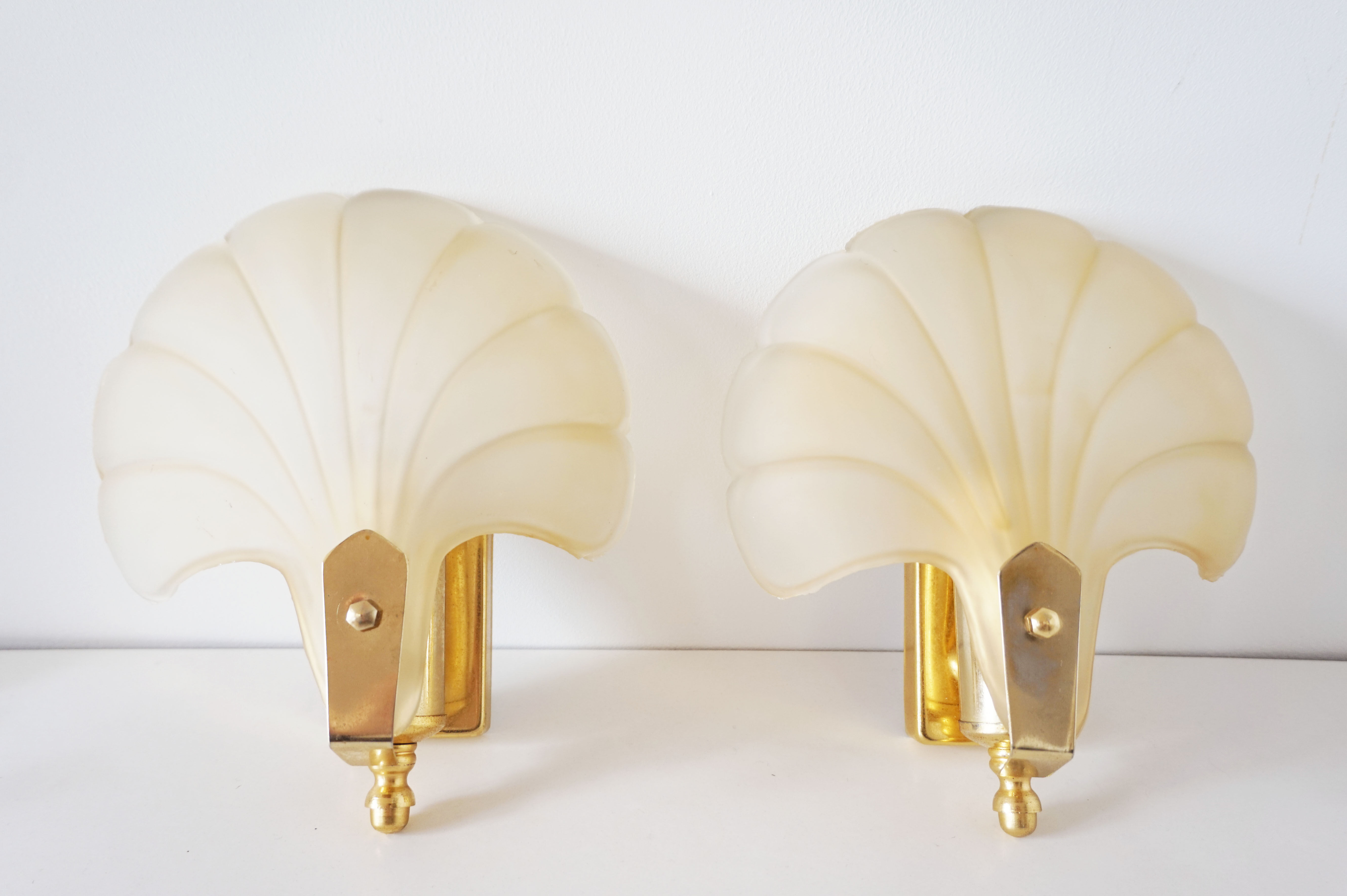 Pair of glass shell appliques