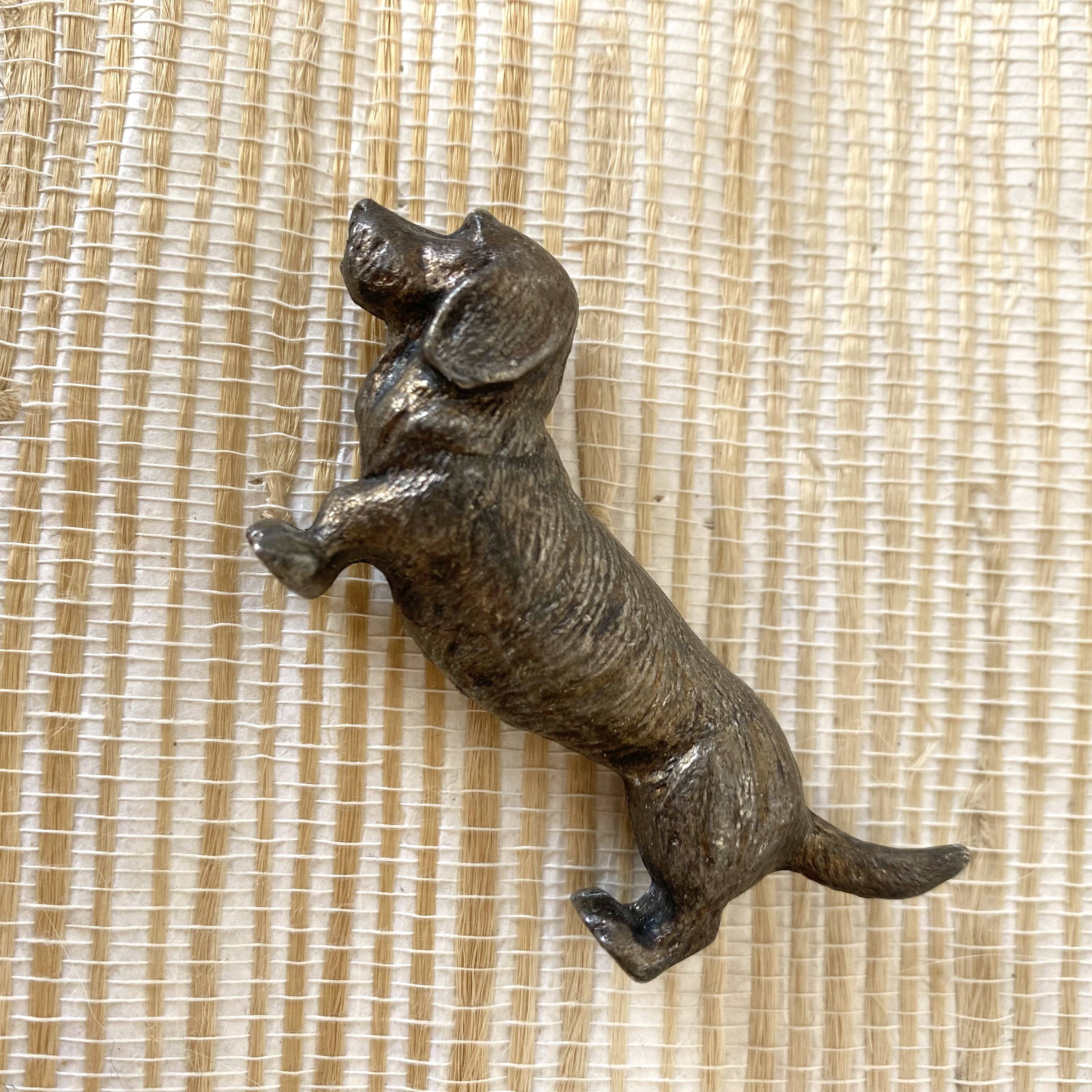 Porte couteaux chien teckel en métal