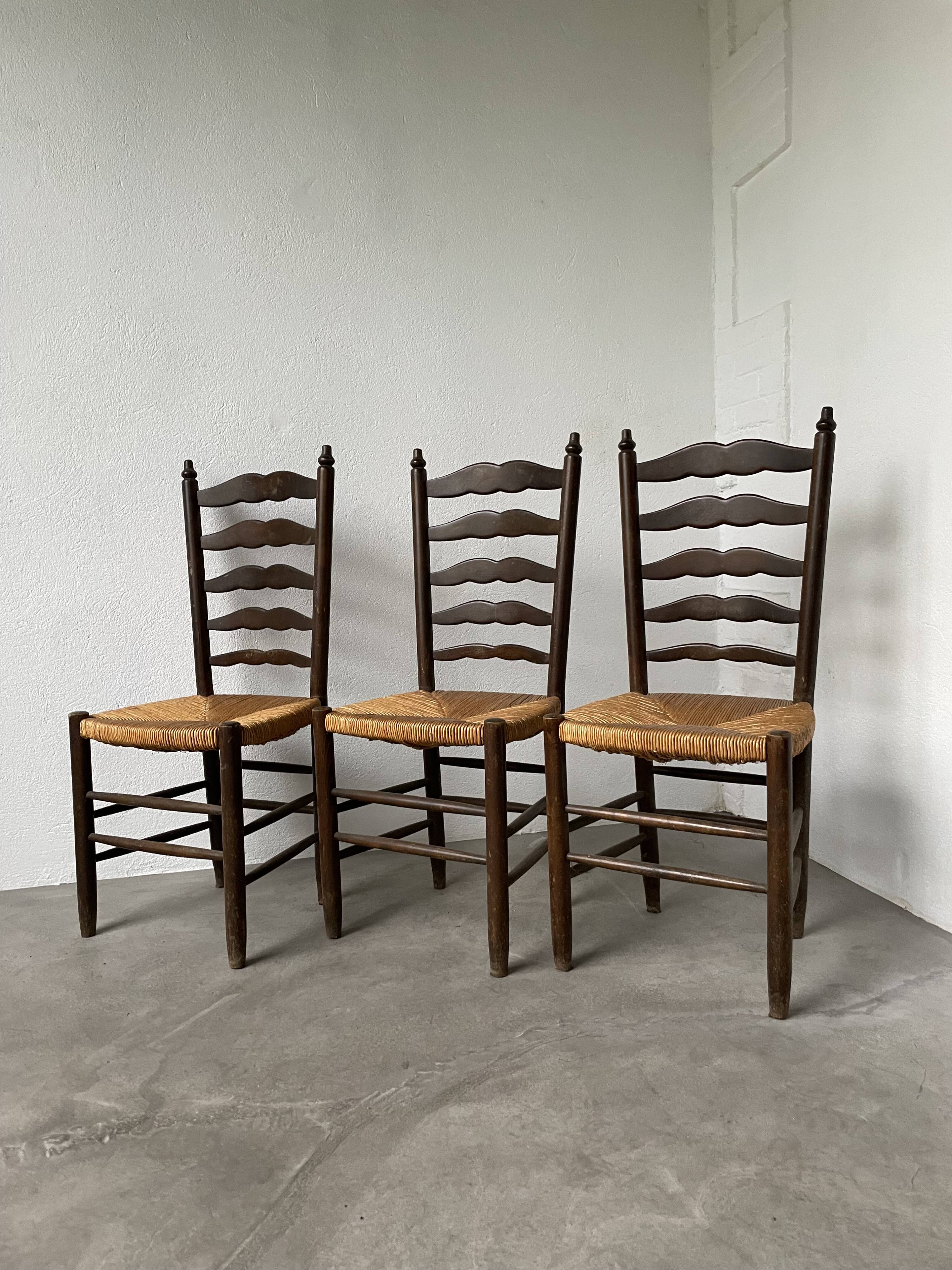 Trio rustic chairs in oak straw