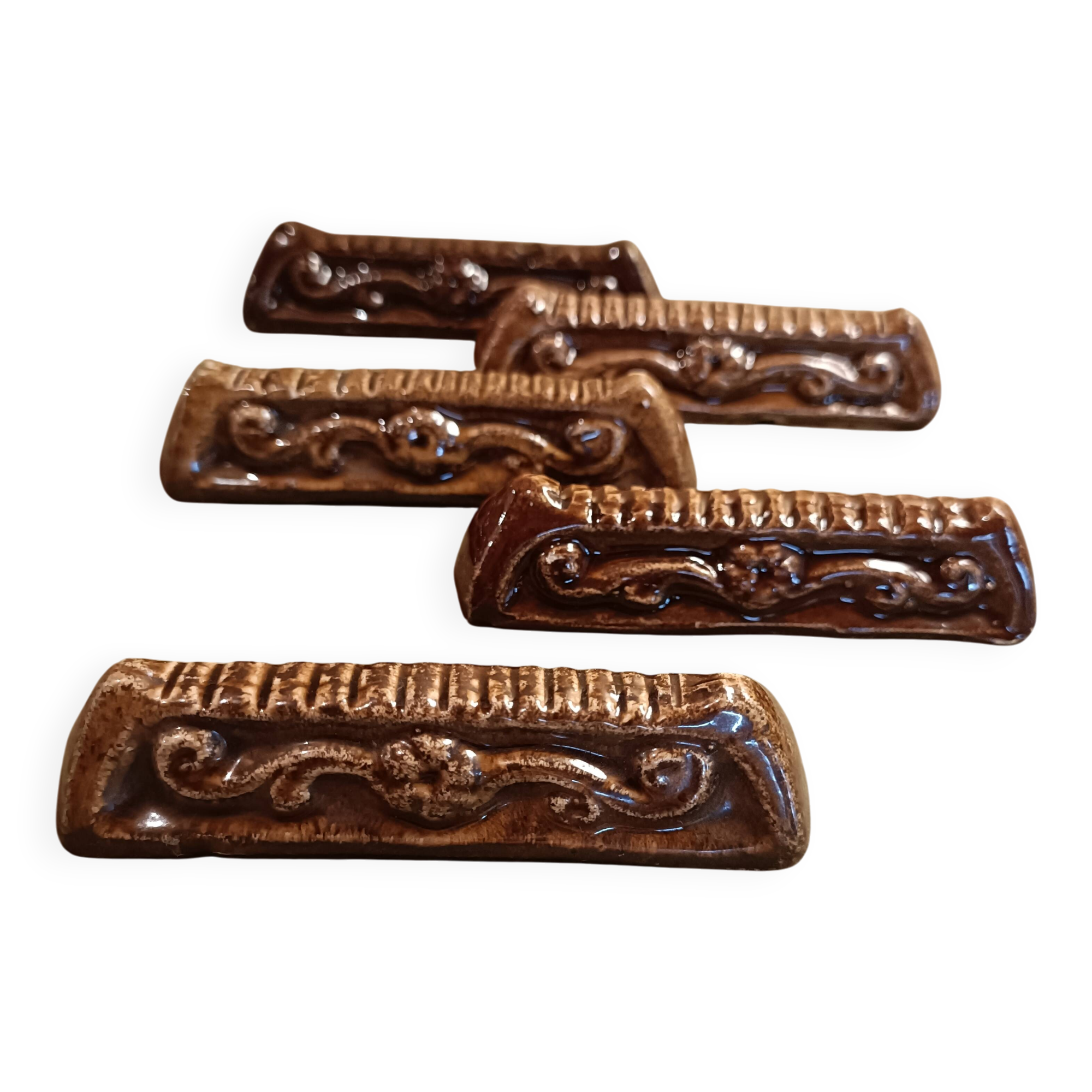 Ceramic slipware knife rest