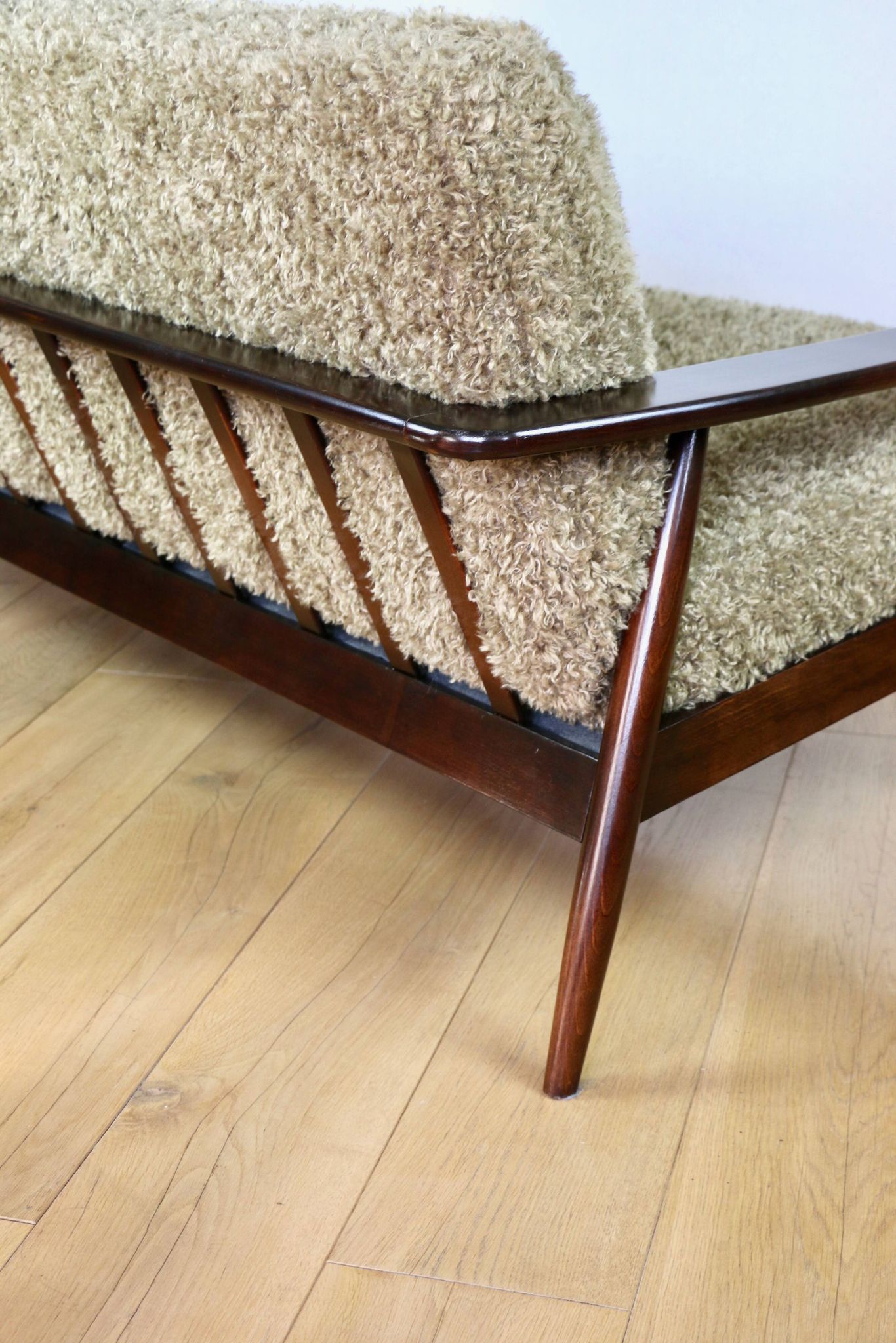 Beautiful vintage three-seater sofa from the 80s with removable cushions - long pile khaki, dark beige