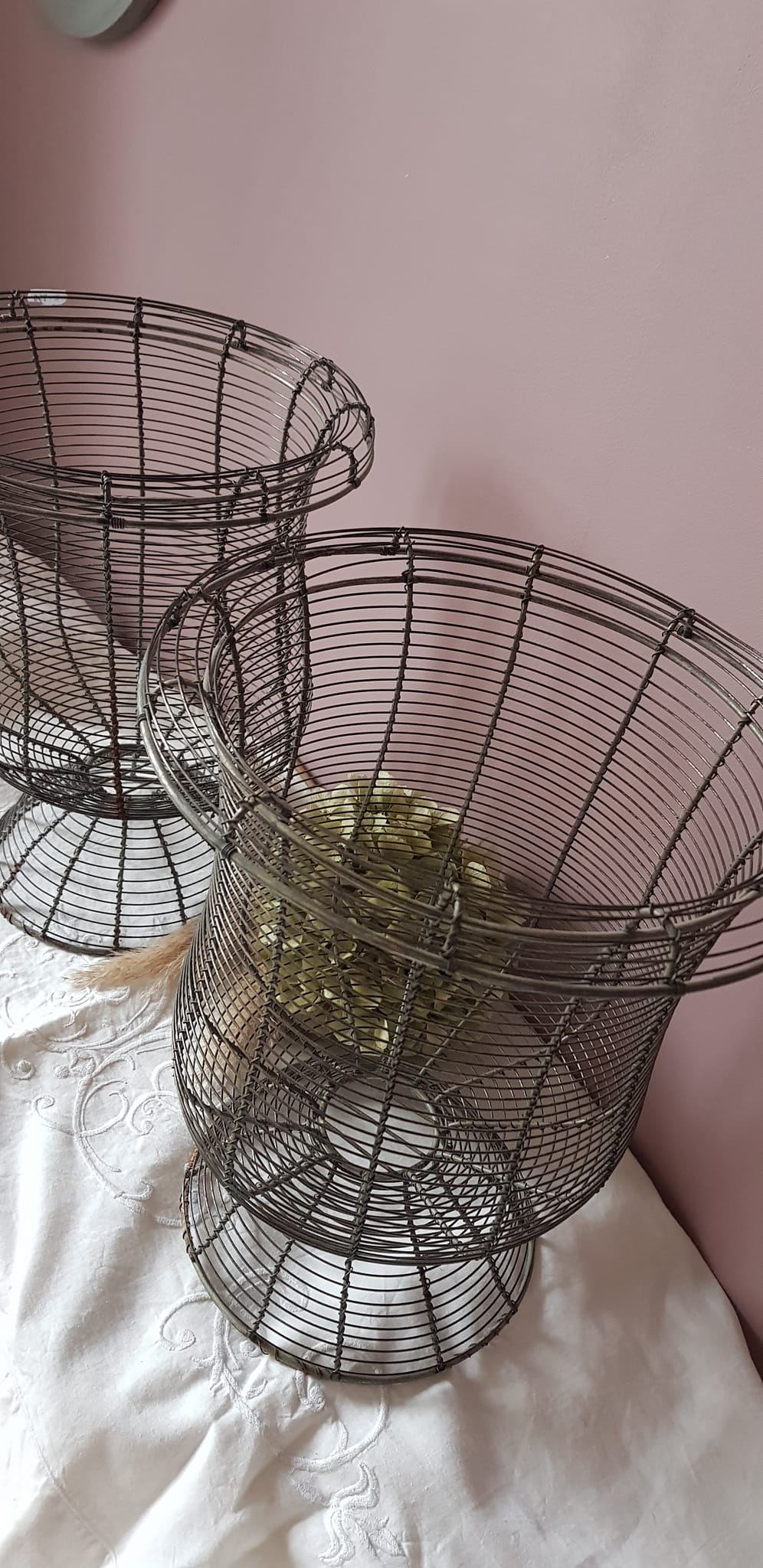 Pair of Medici metal wire