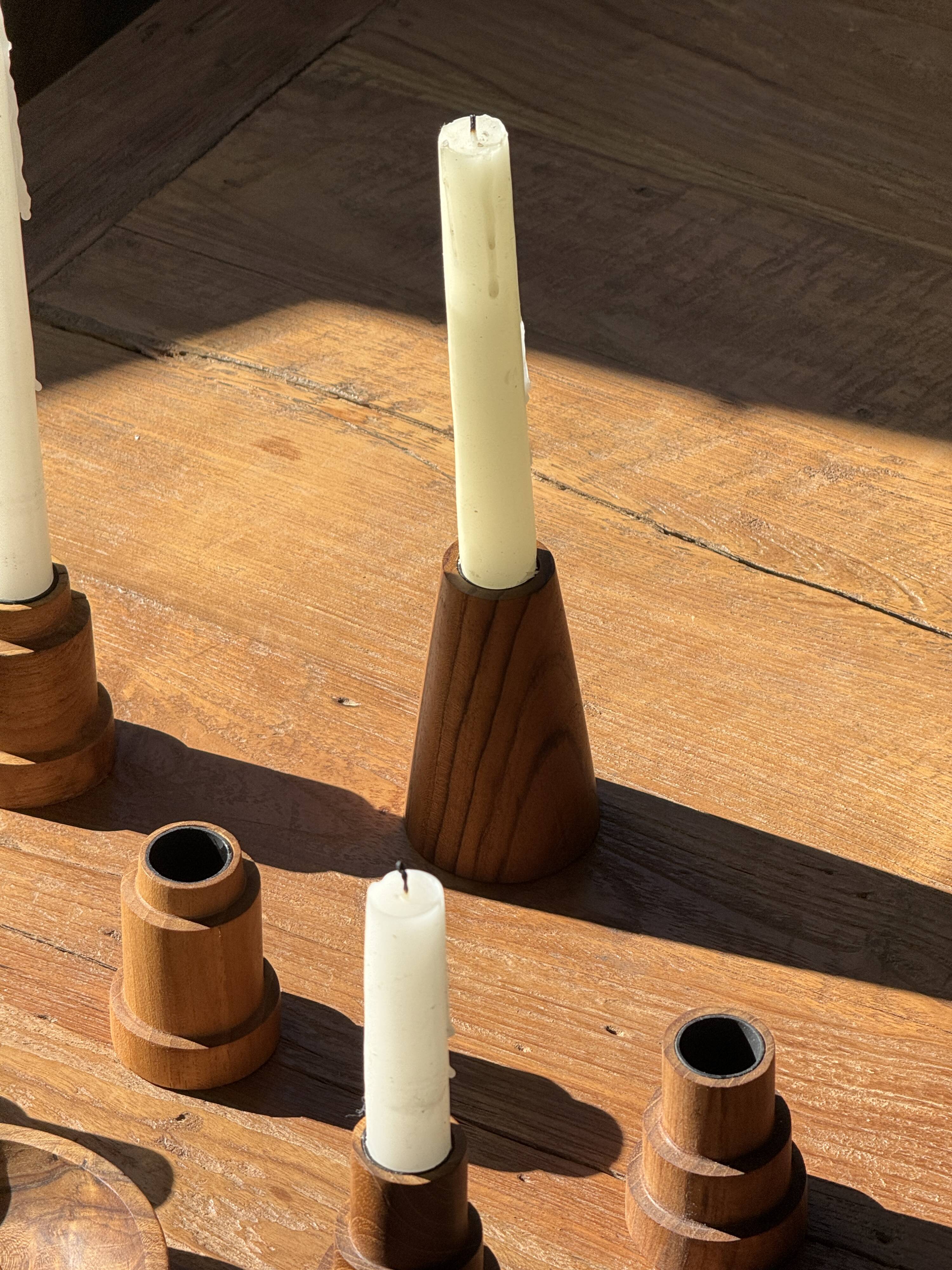 Conical circular candle holder in solid teak H10 D6