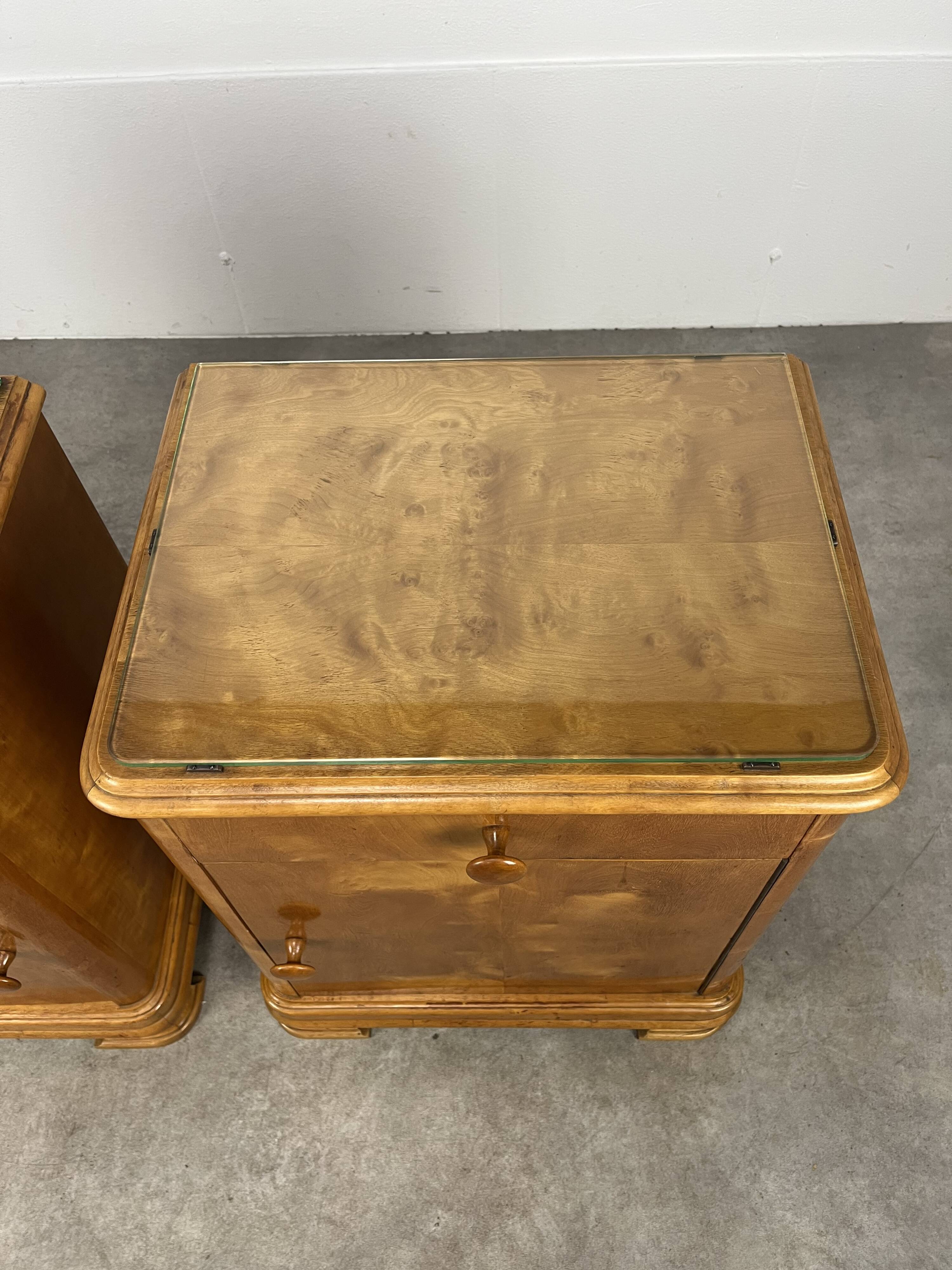 Pair of art deco burl bedside tables, 1930