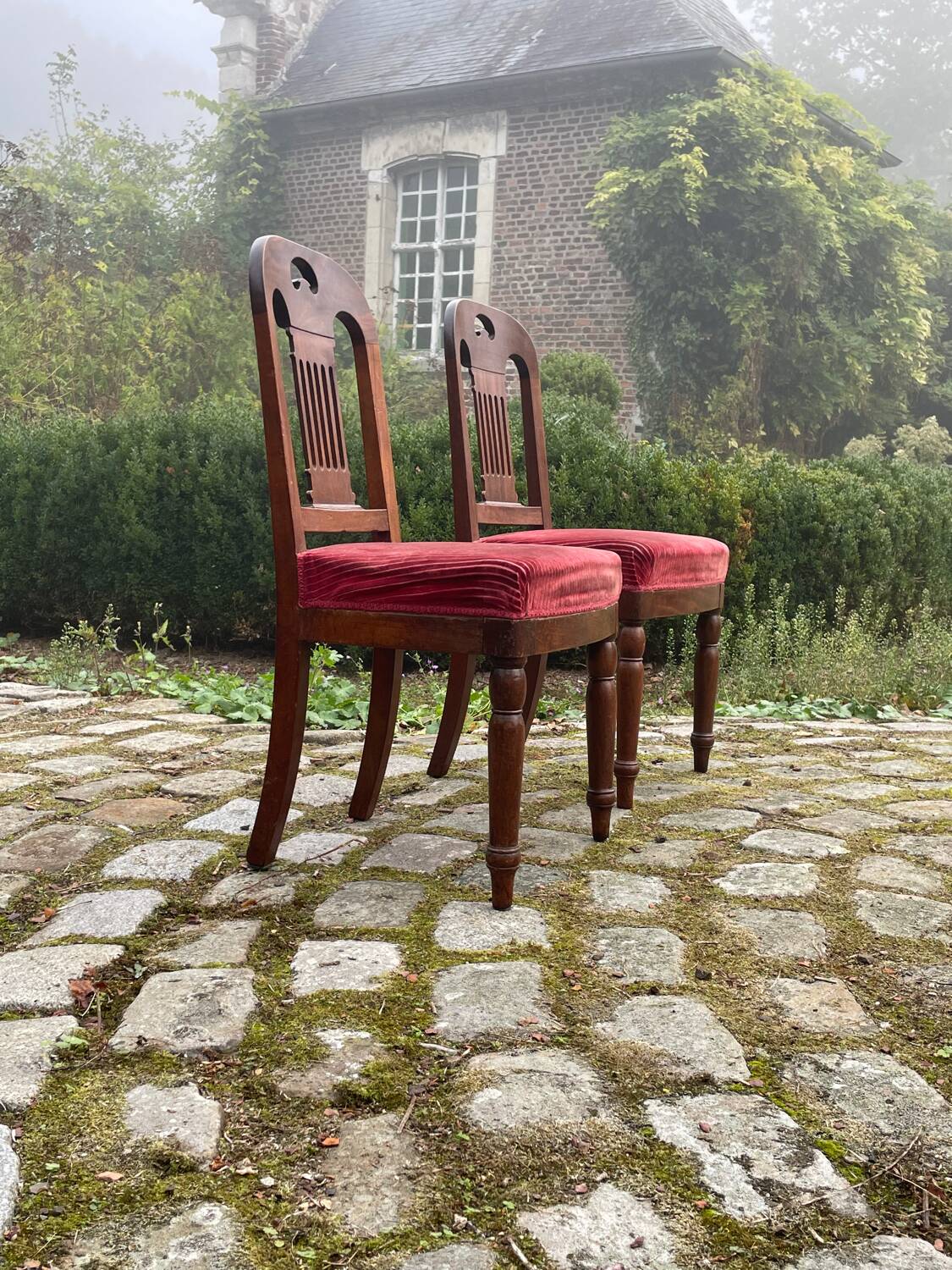 Paire de chaises d’époque Restauration à rapprocher des productions de