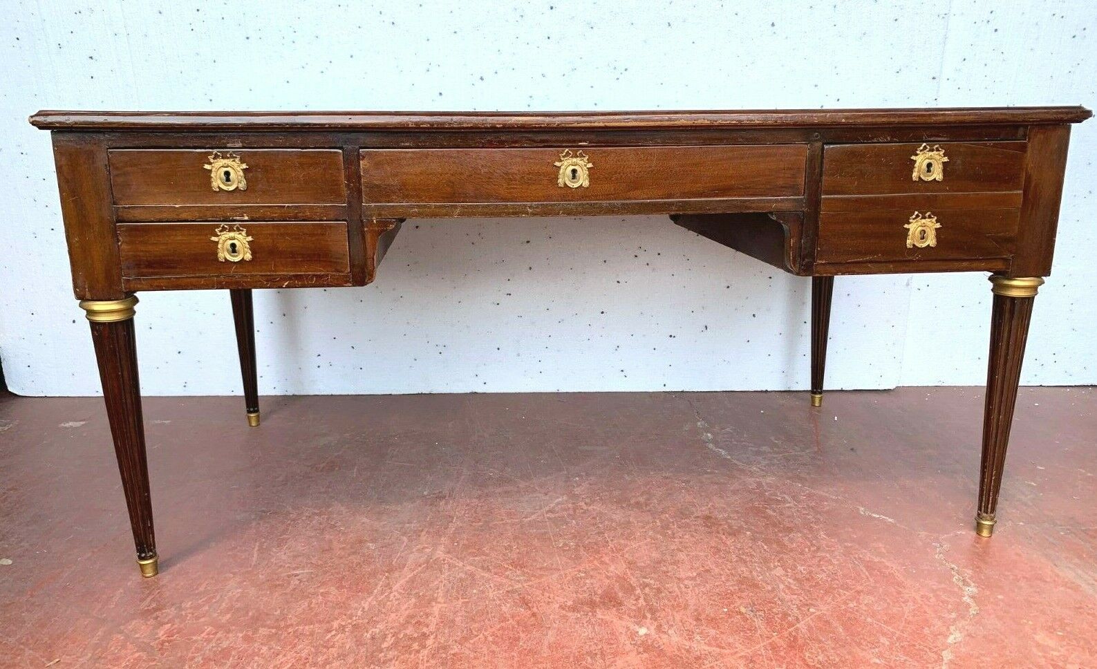 Flat desk with Louis XVI-style zippers in mahogany Top leather 20th century