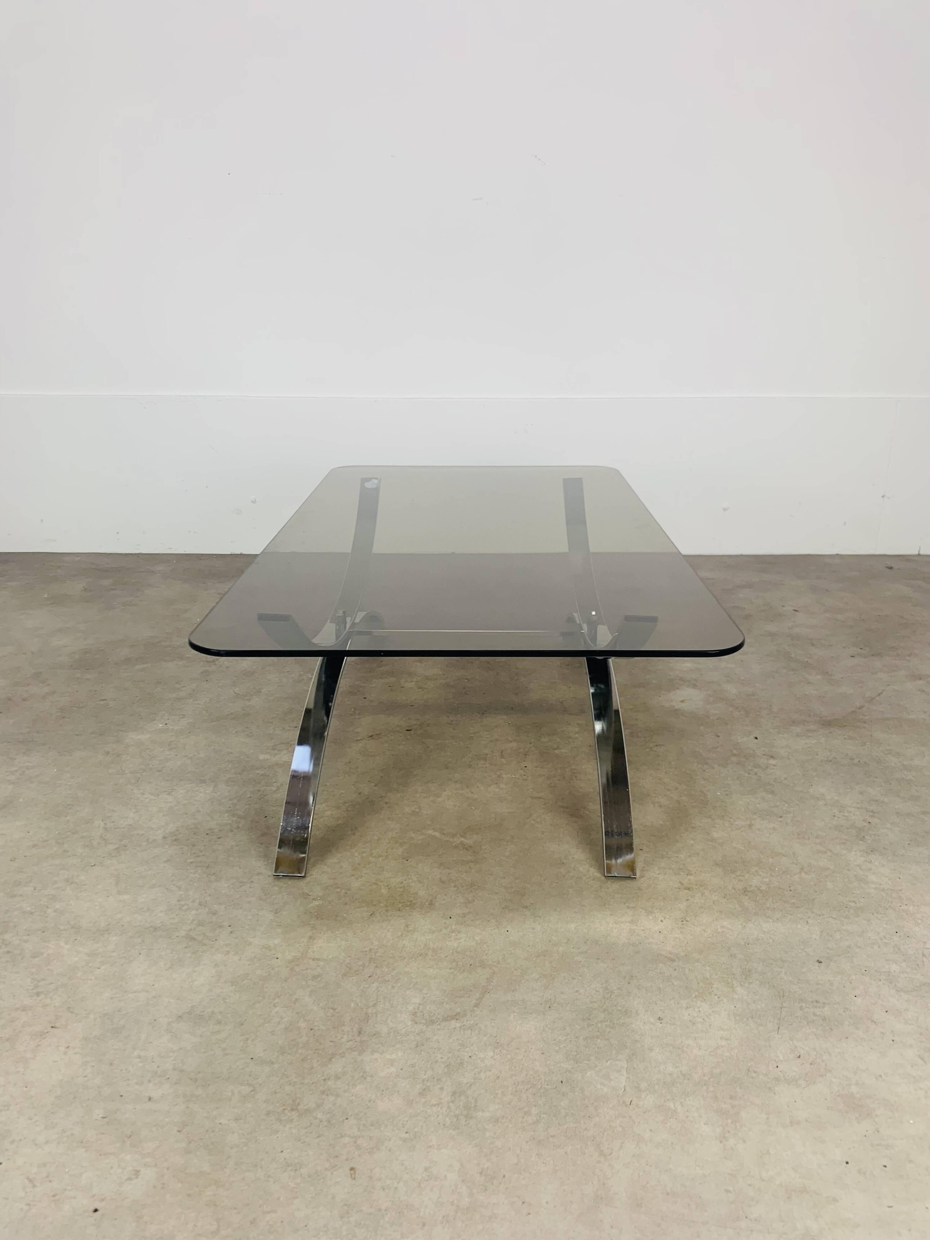 Table basse en verre fumé et chrome, années 70