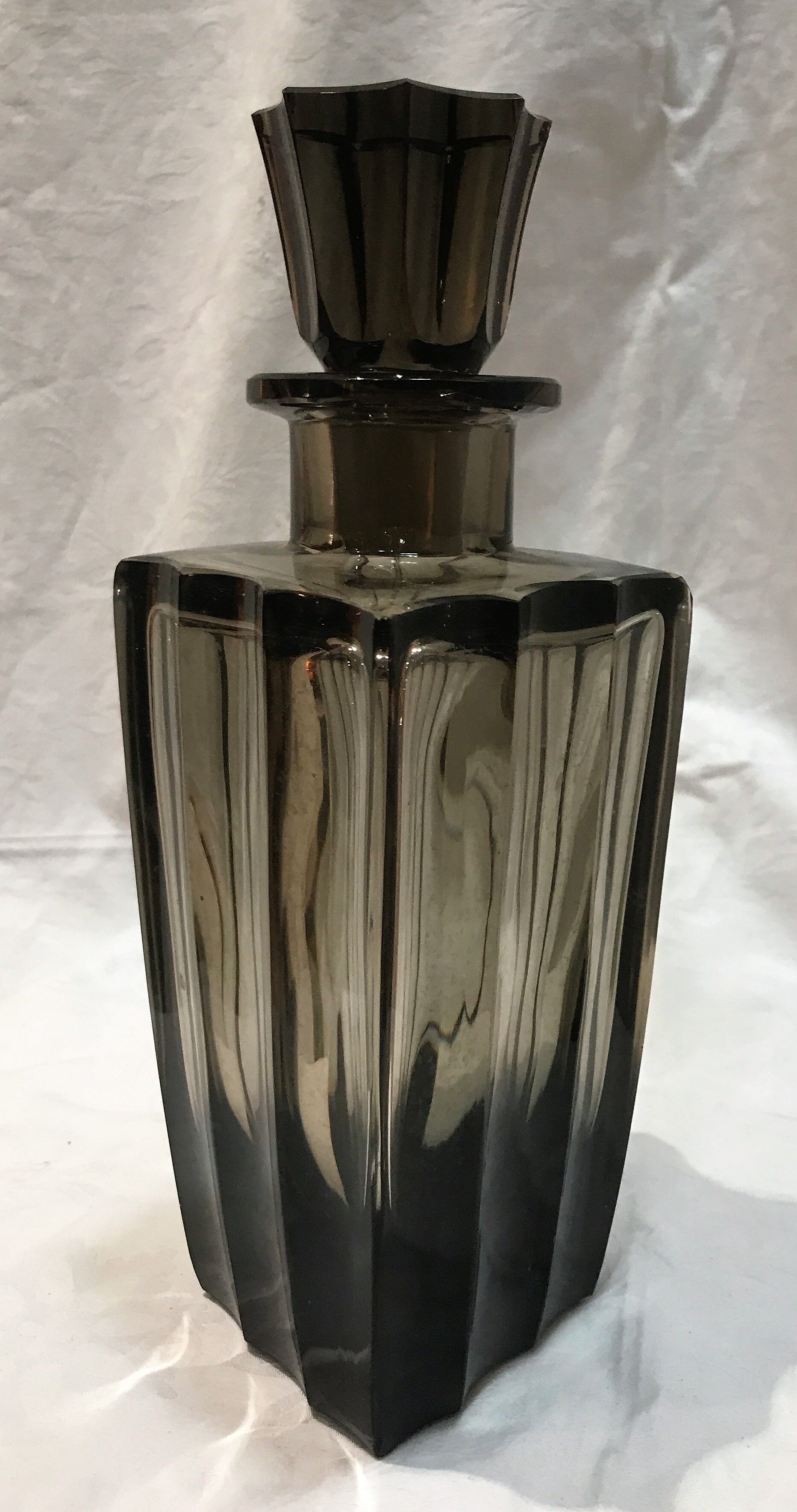 Carafe à alcool en verre fumé 1950