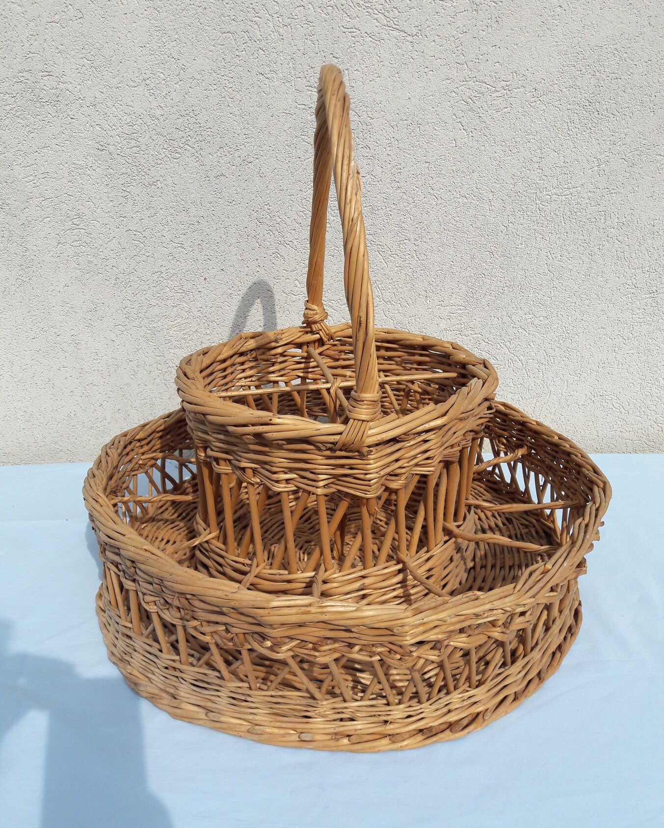Wicker bar