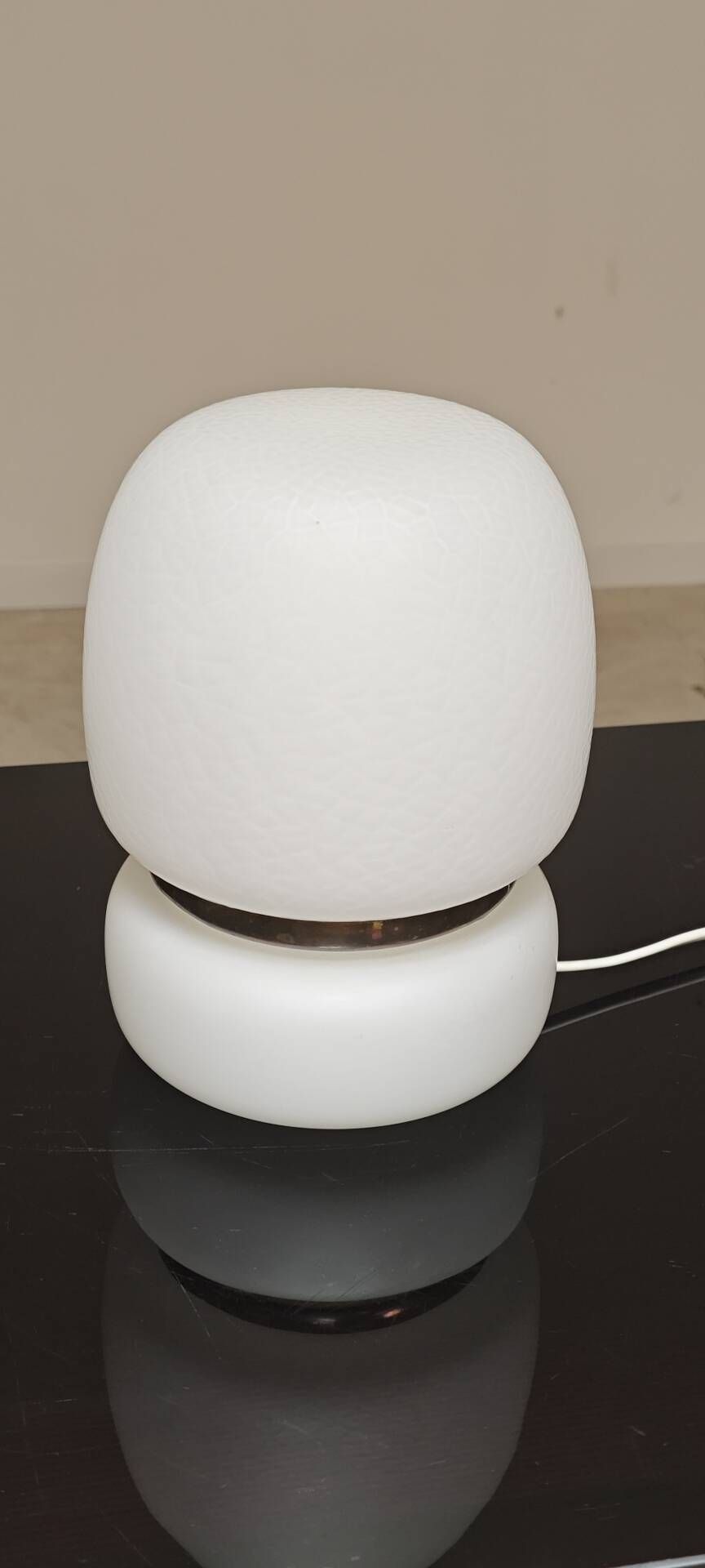Lampe a poser tchèque en opaline blanche et laiton 1960