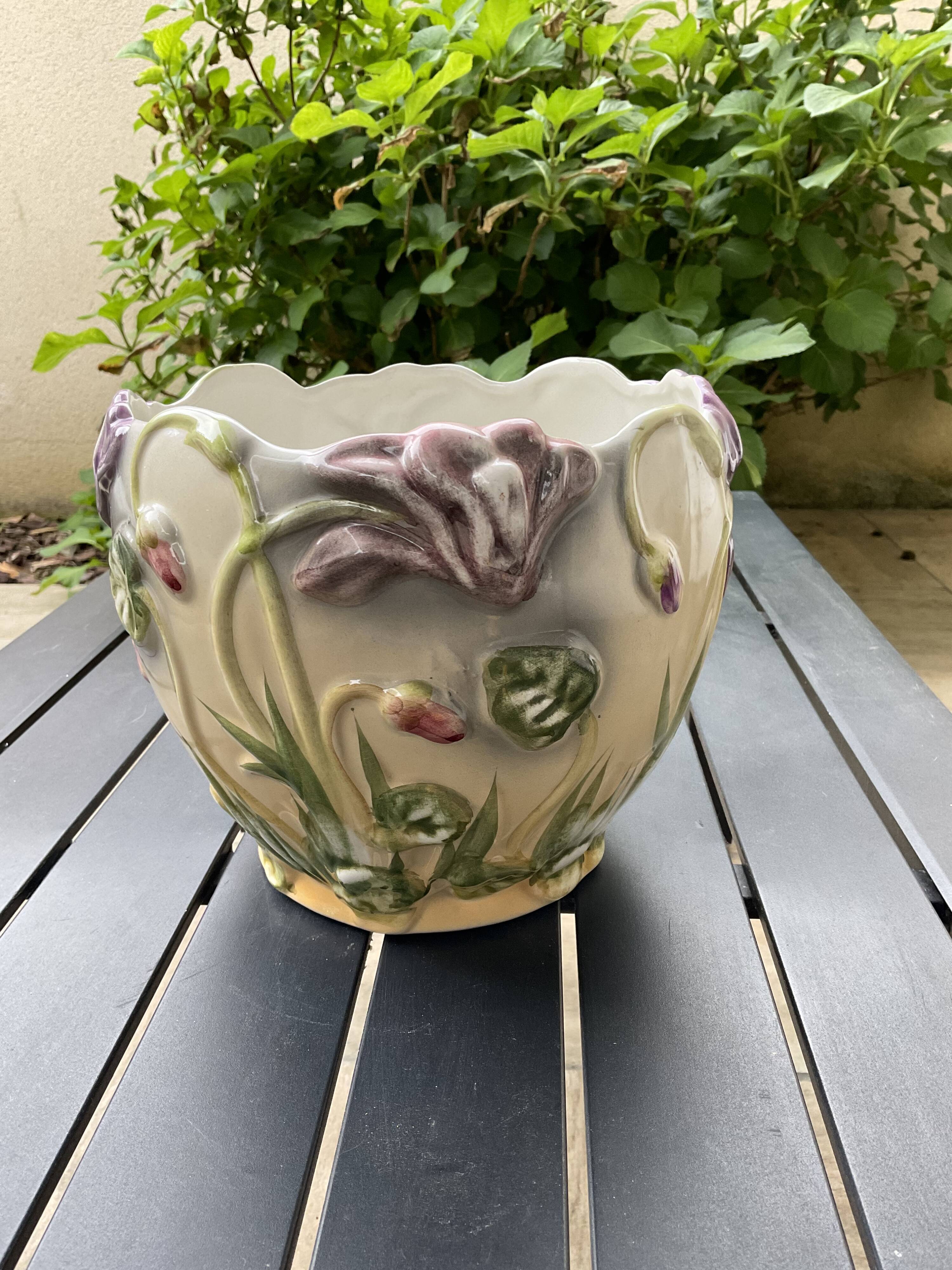 Pot cover Earthenware .decorations flowers