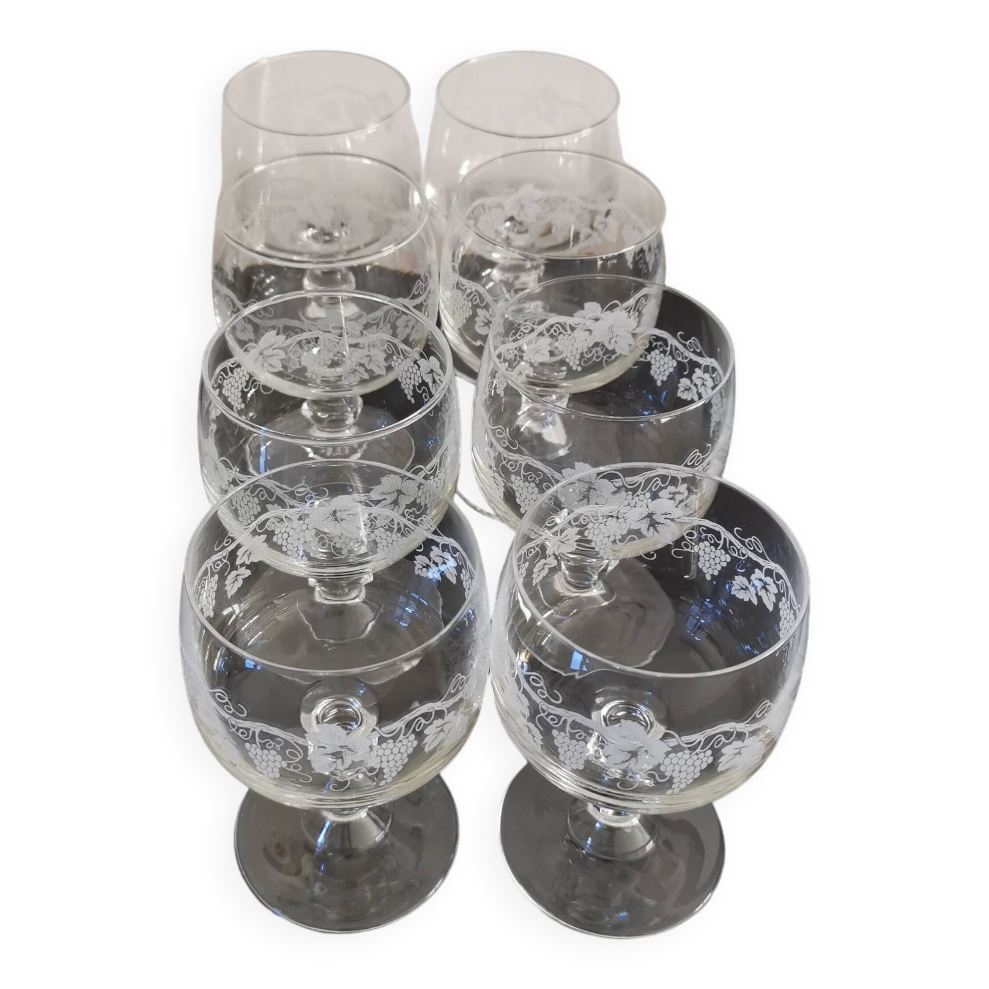 Set of 8 red wine glasses on crystal legs decorated with grapes and vine branches Luminarc