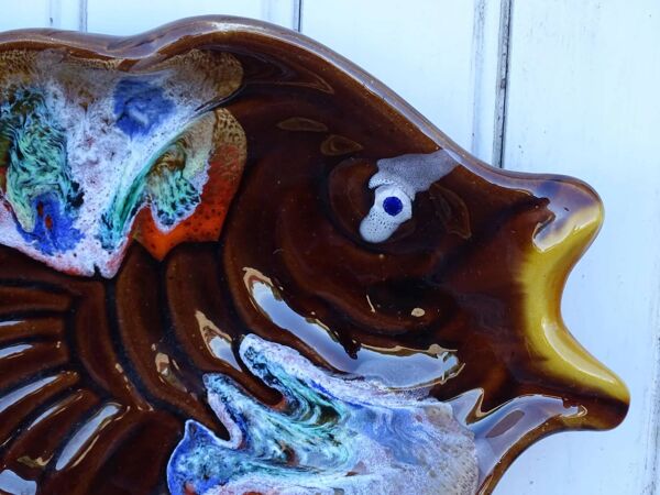 Assiette à poisson en faïence de Vallauris vintage française