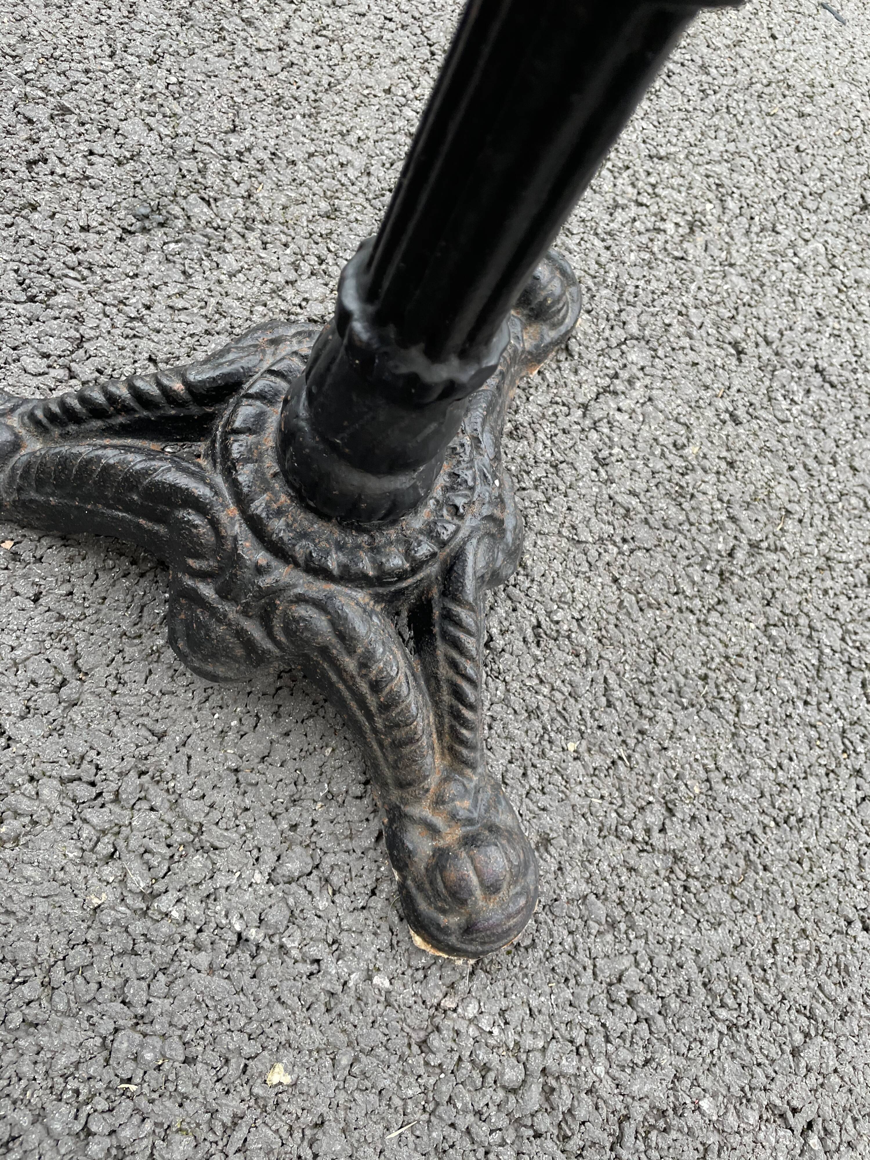 Round bistro table in white marble