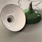 Suspensions industrielles en email kaki