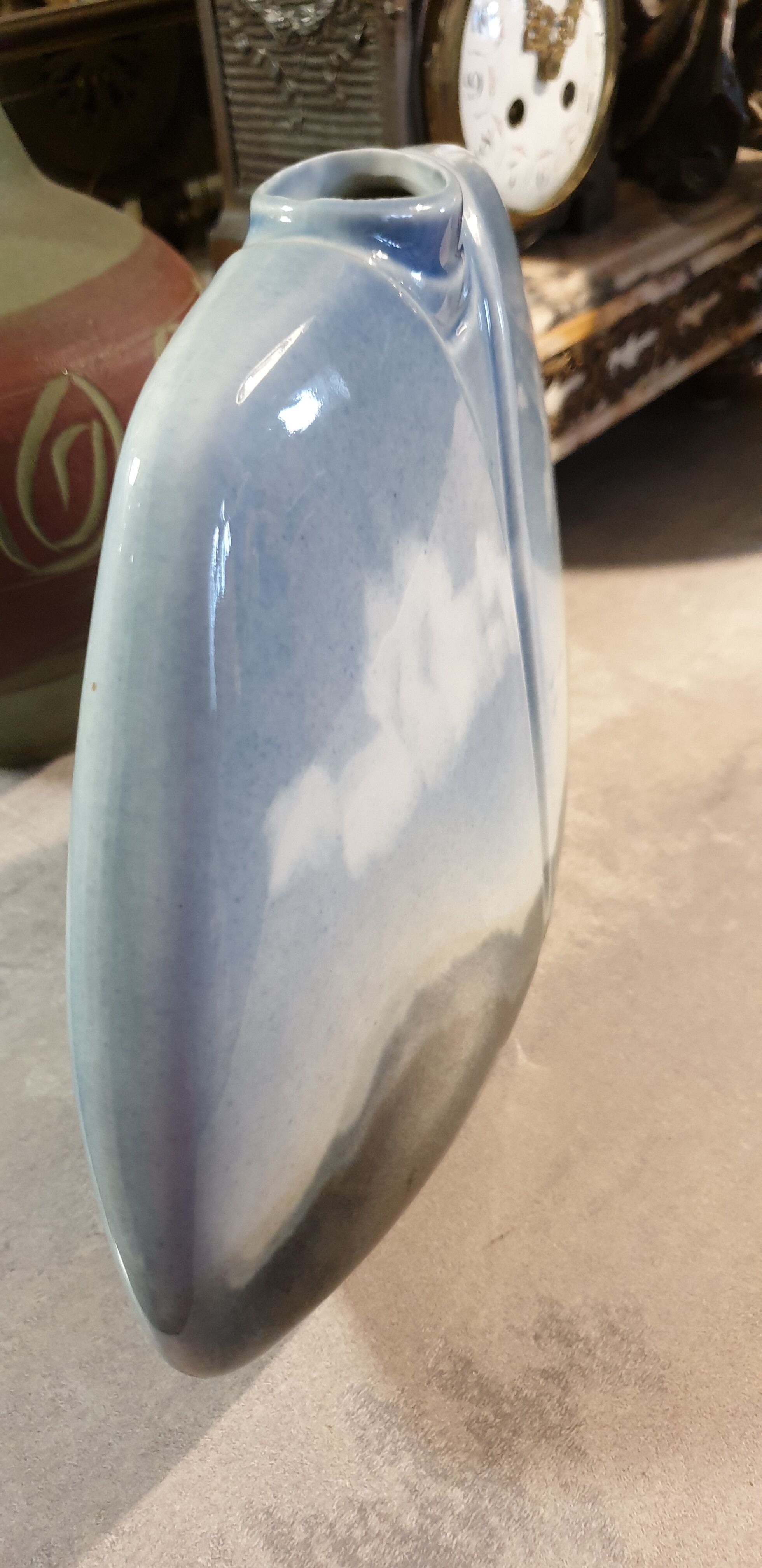 Ceramics claire debril virebent vases porcelain ceramic sculpture design mohy garotte.  vase art