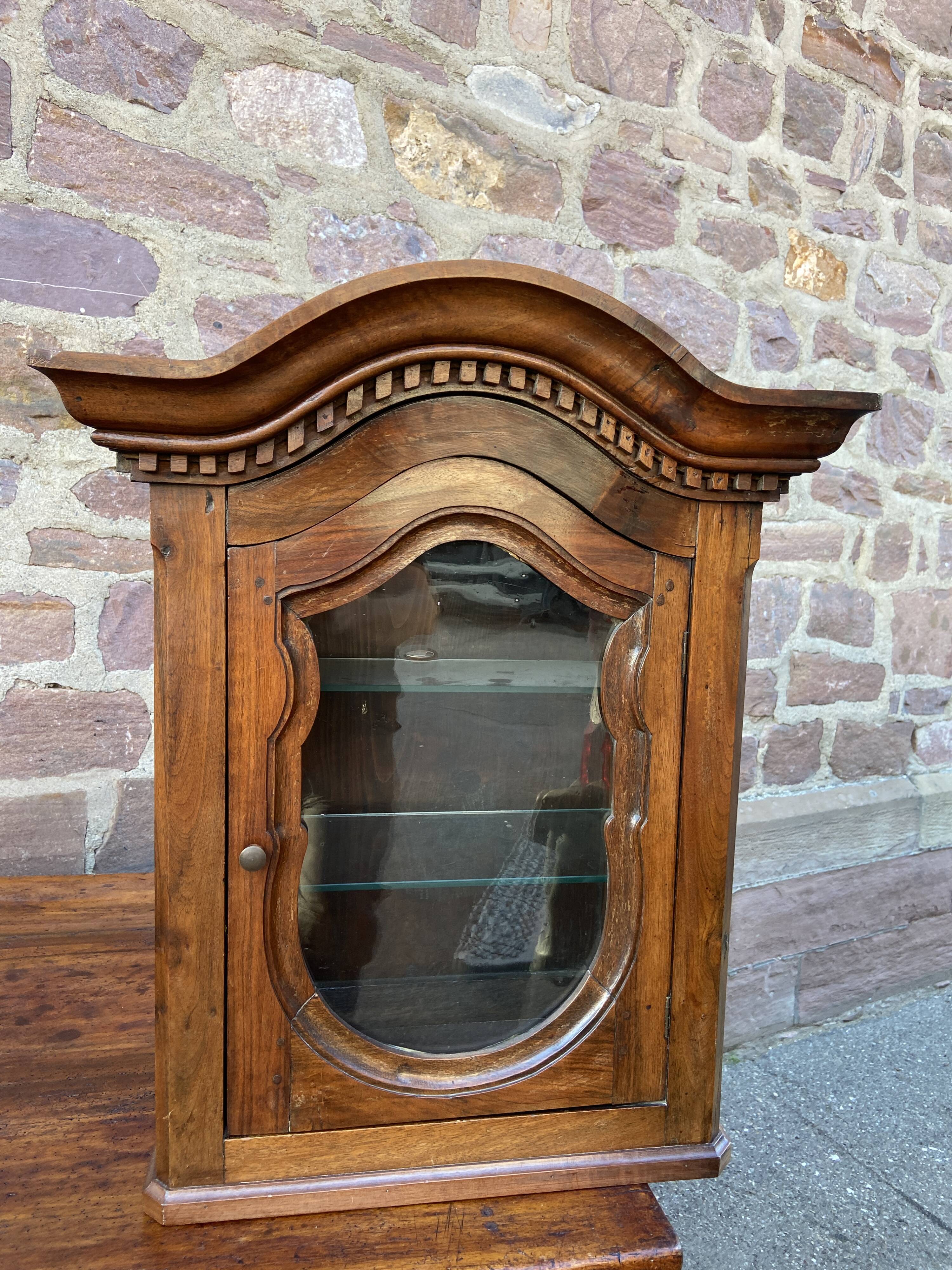 Wall cabinet XIXth in walnut