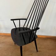 Armchair with armrests and Scandinavian bridge slats