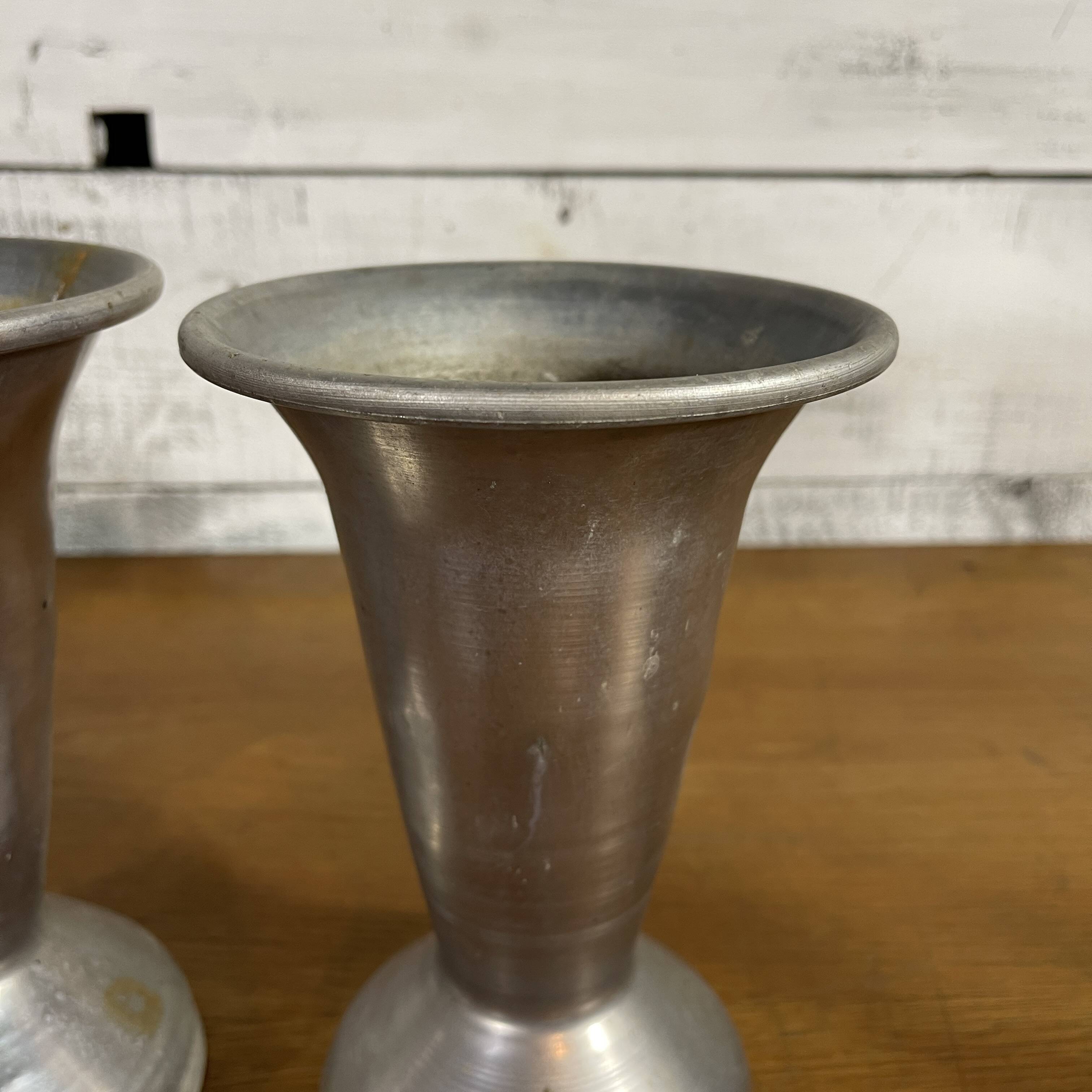 Paire de vase en alu