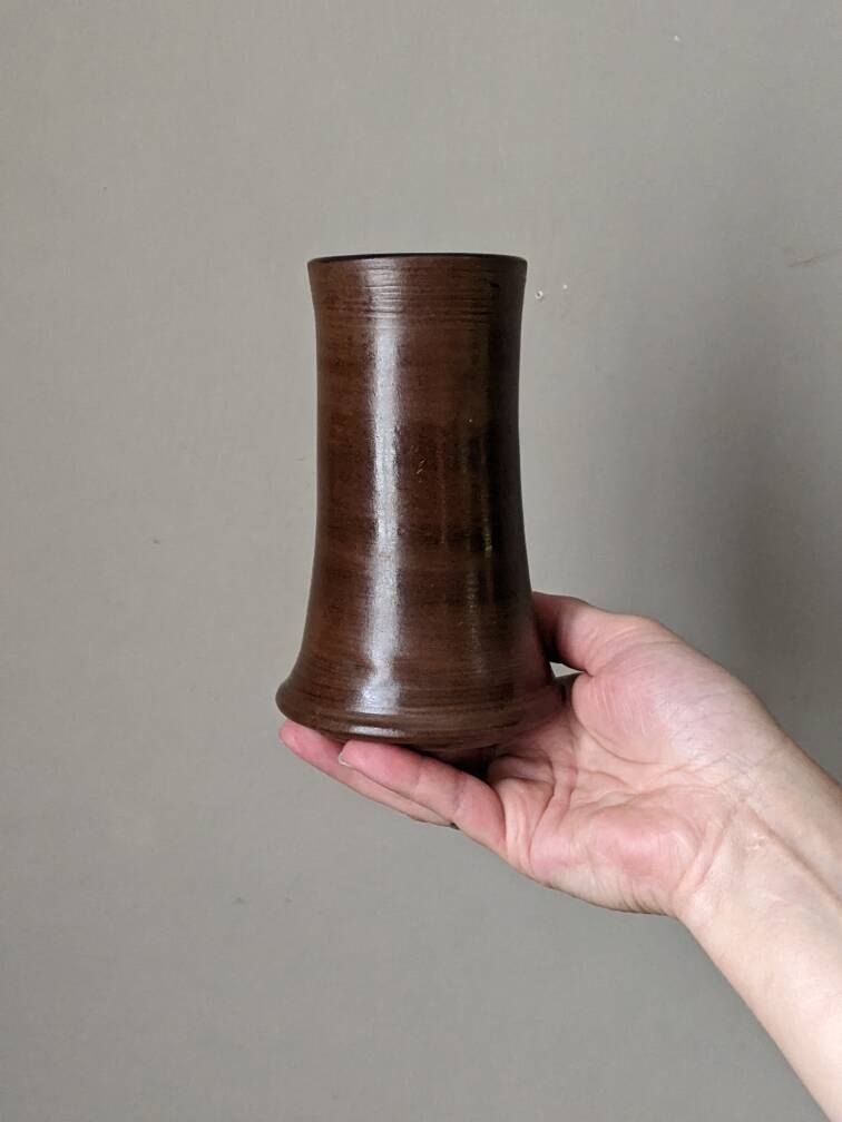 Minimalist Japandi vase, handmade ceramic, slow Japanese decoration
