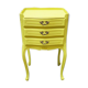 Table de chevet style Louis XV relookée en jaune