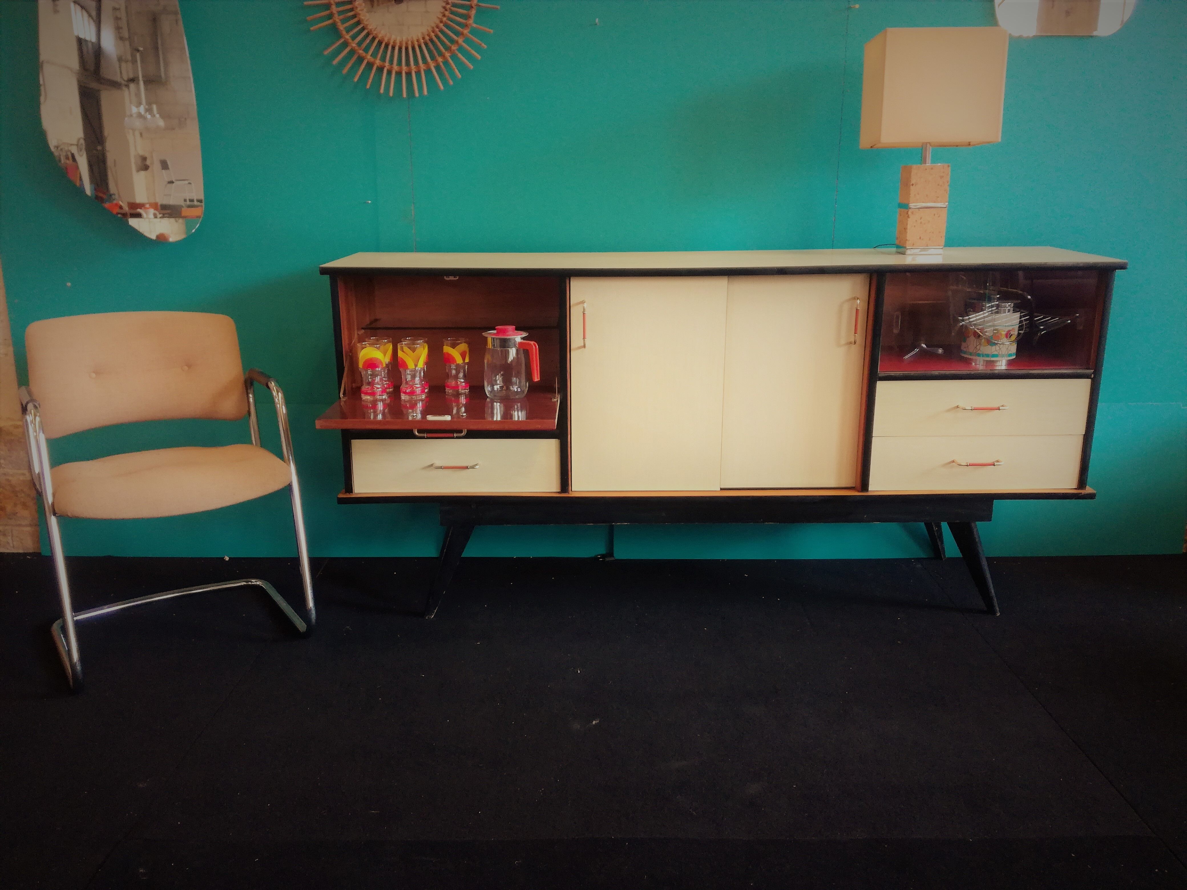 Row formica feet compass of the 1960s