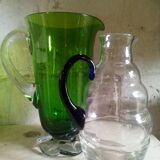 Deux pichets en verre soufflé vintages