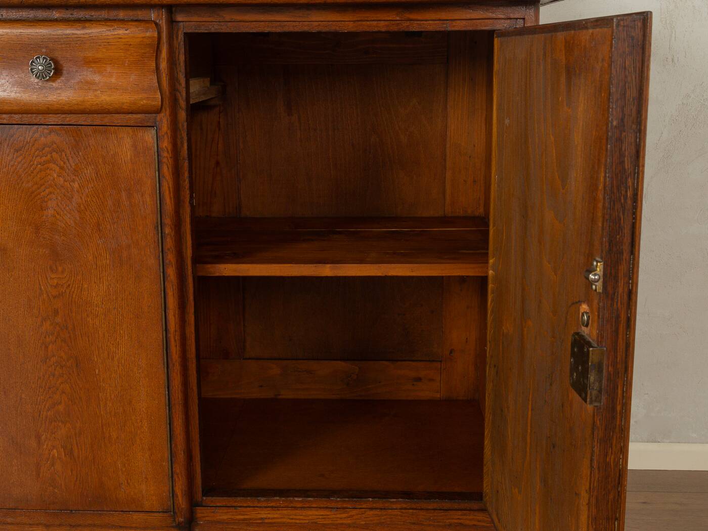 Wonderful two-piece kitchen cabinet from the 1920s