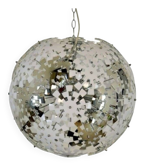 Suspension design forme sphere de fleurs pixelisées  chromée