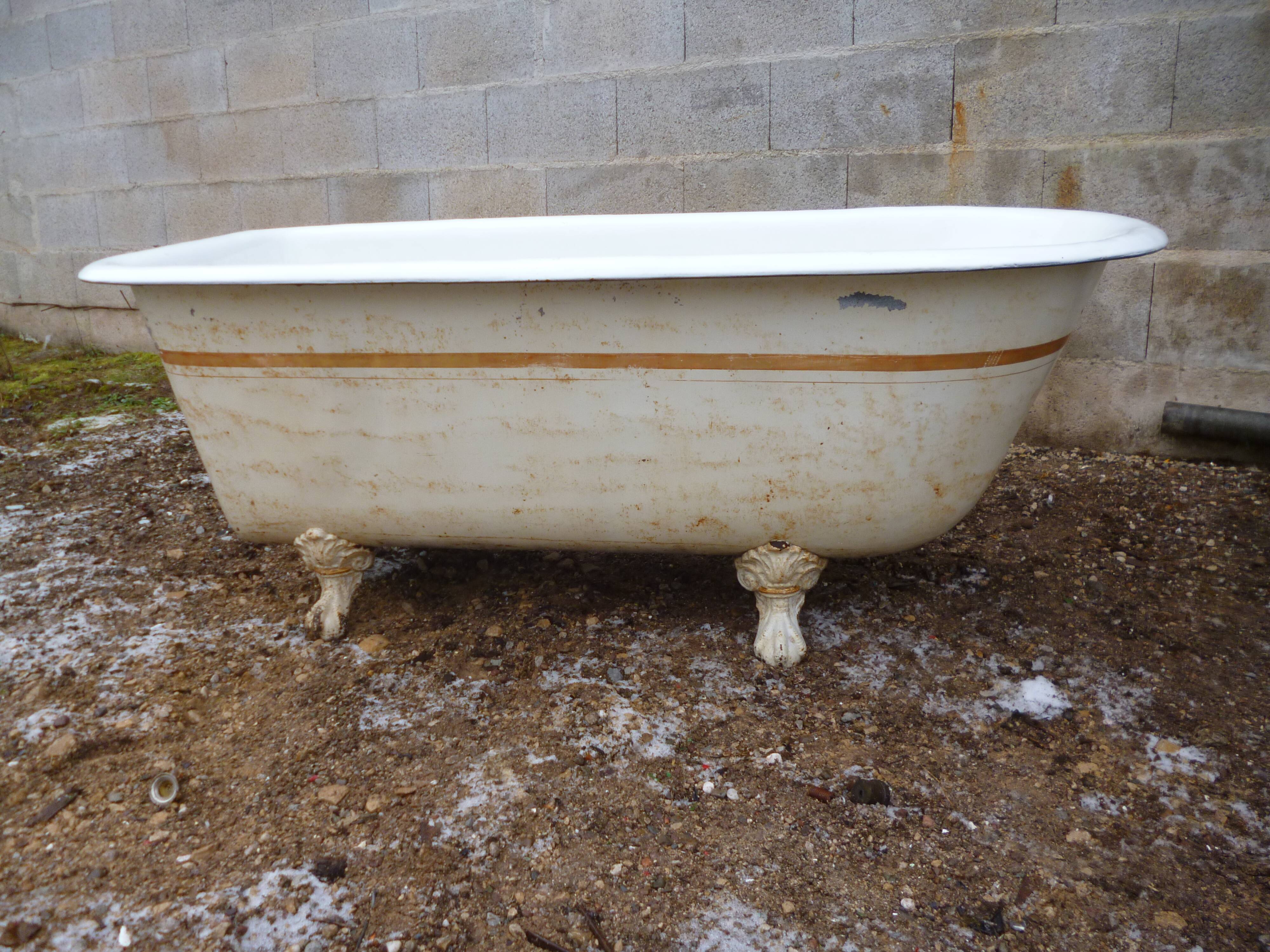 Baignoire en fonte pieds en griffes d'aigle