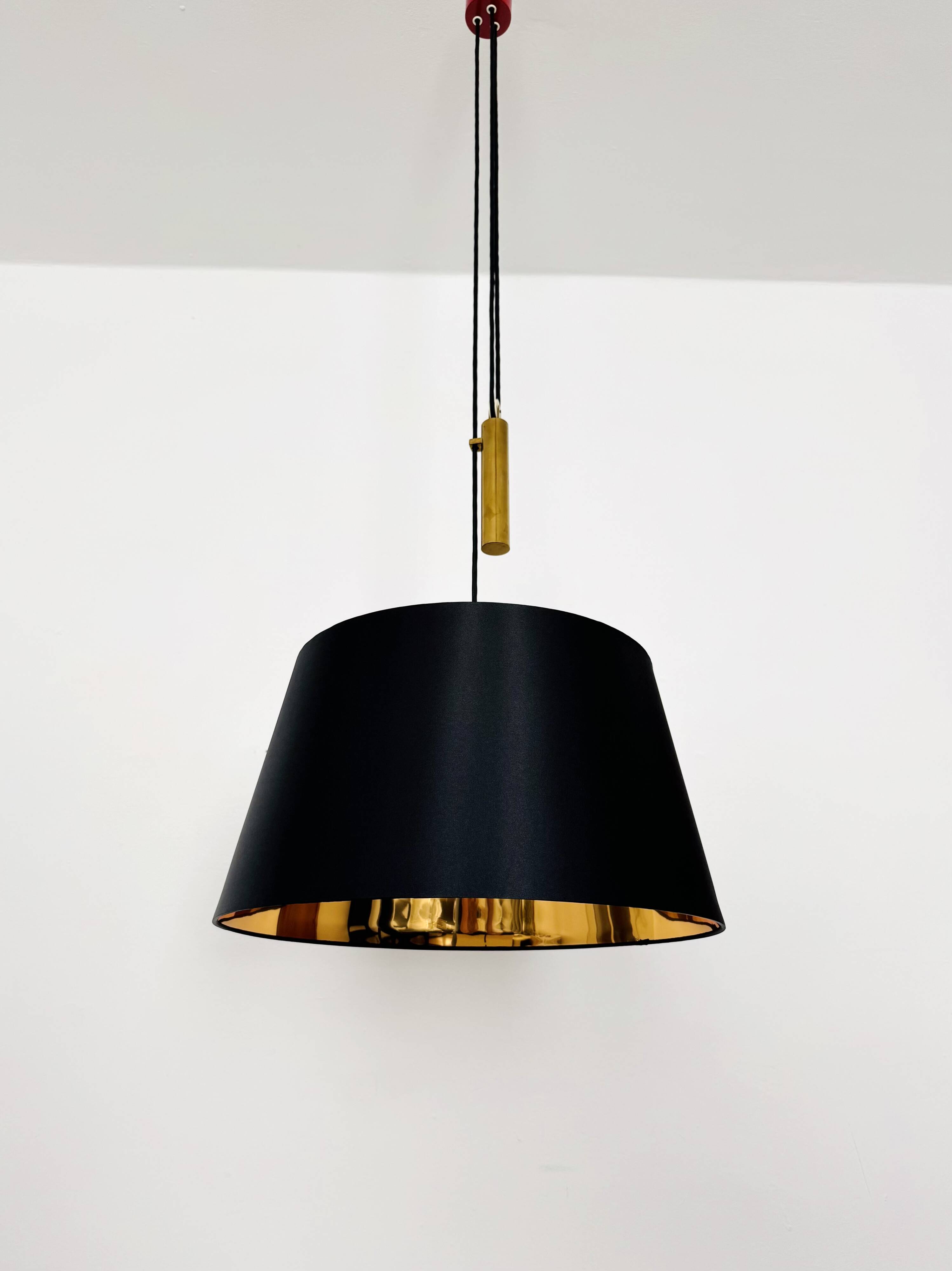Adjustable Pendant Lamp with Counterweight