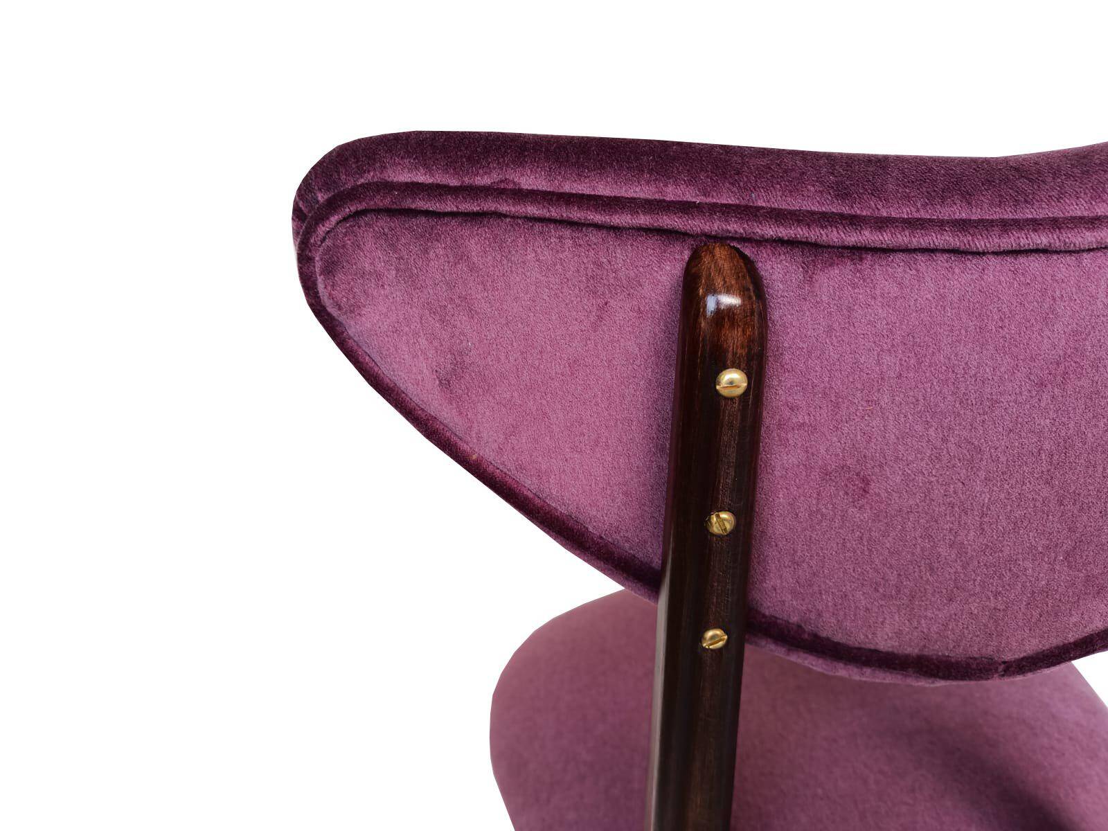 Mid-Century heart-shaped chair in plum velvet and beech wood, Poland, 1960s