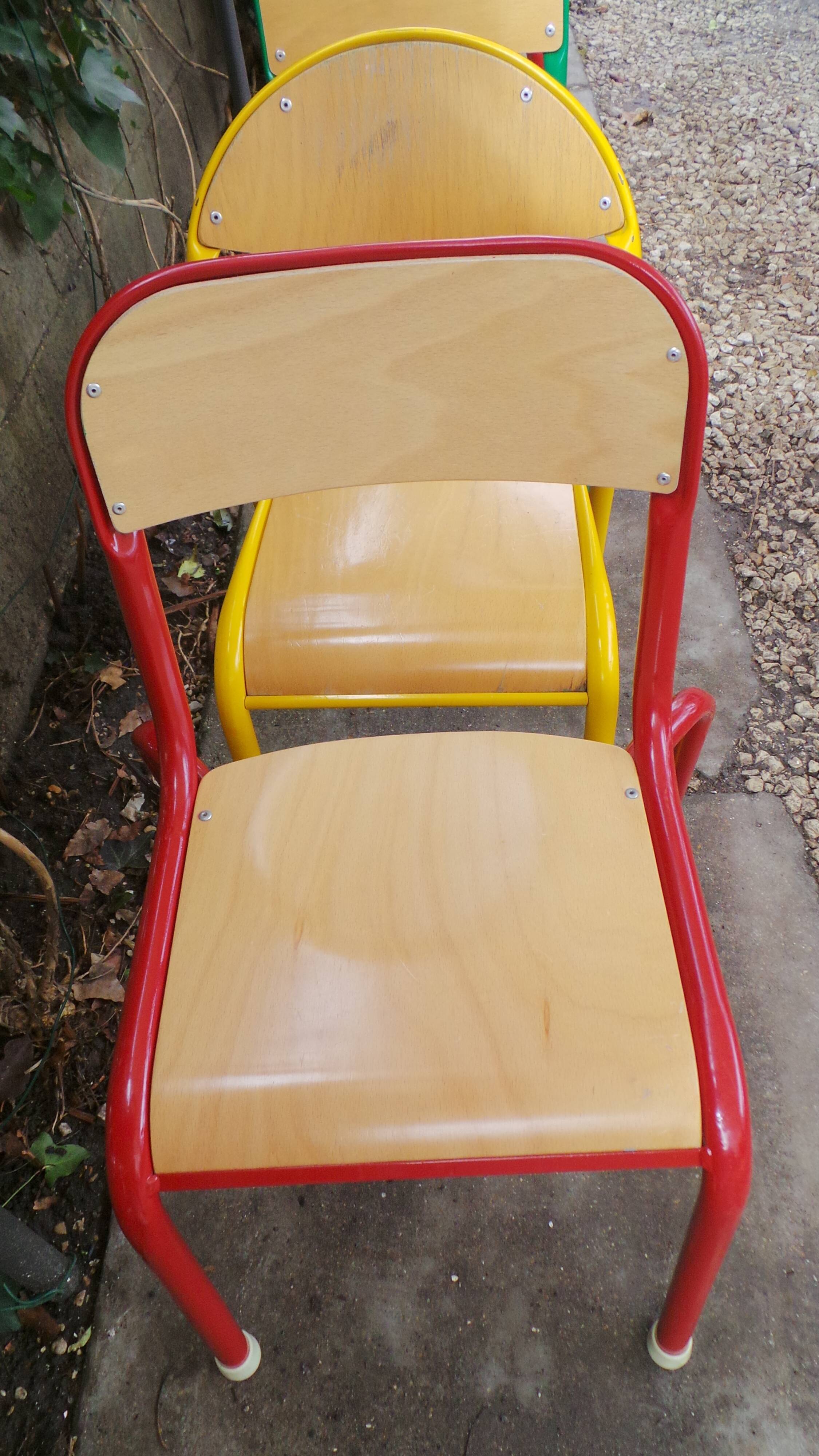 Chaises maternelles vintage