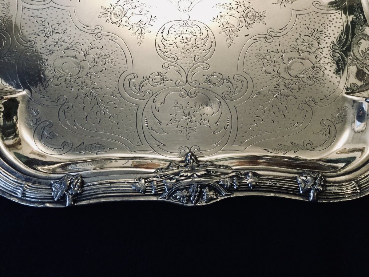 Lined metal service tray