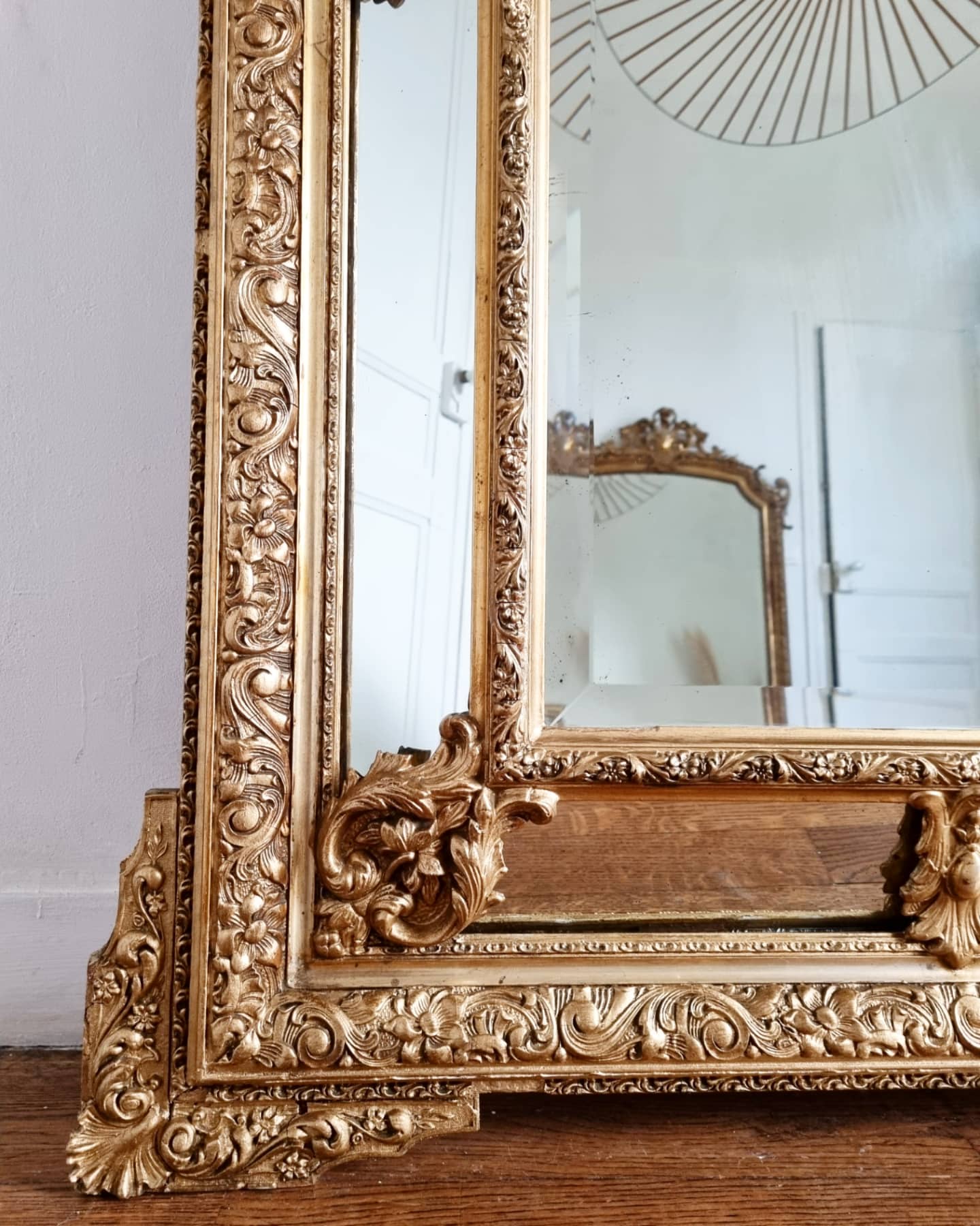 Antique mirror in Parecloses