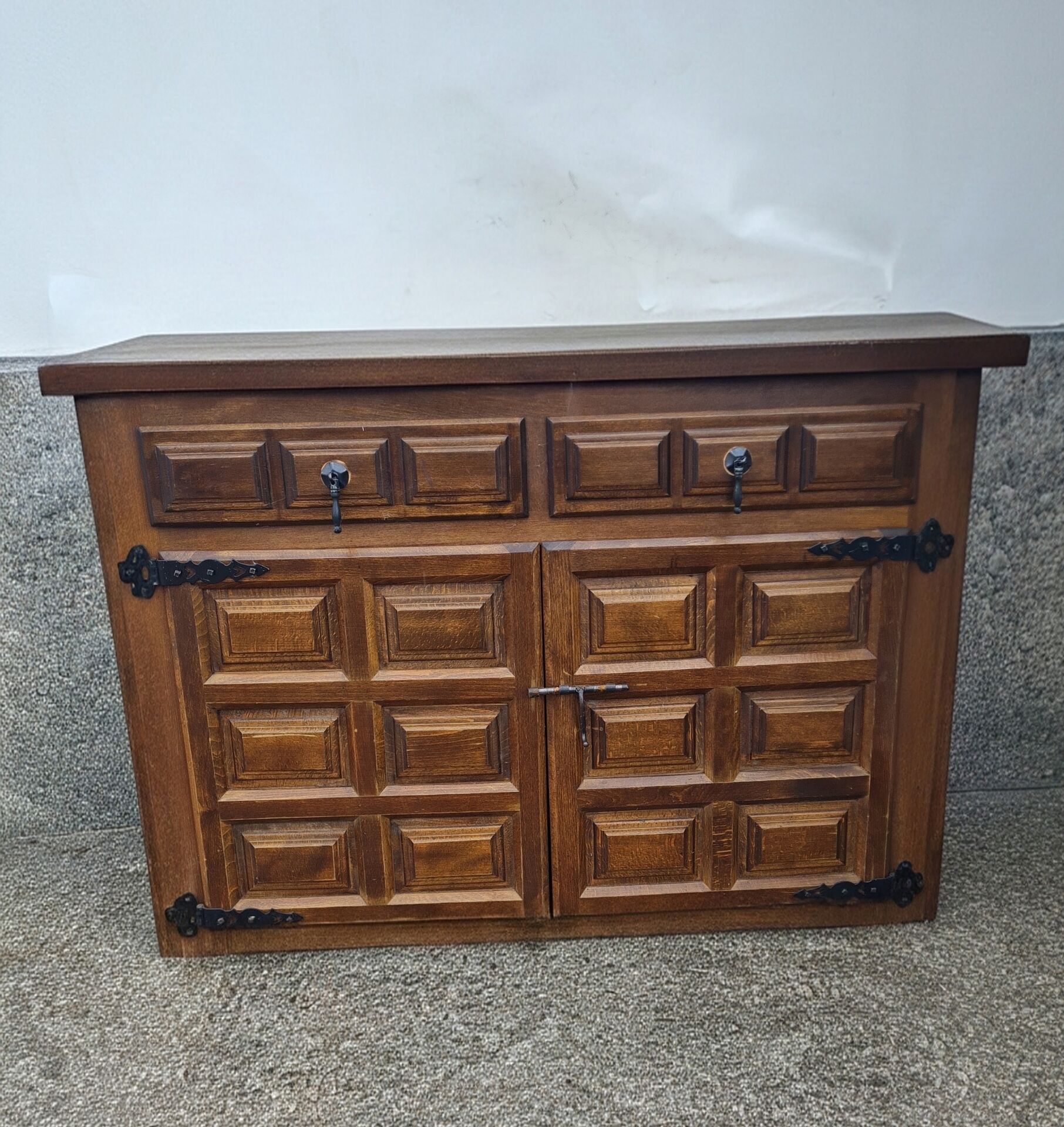 Buffet bas de style baroque espagnol