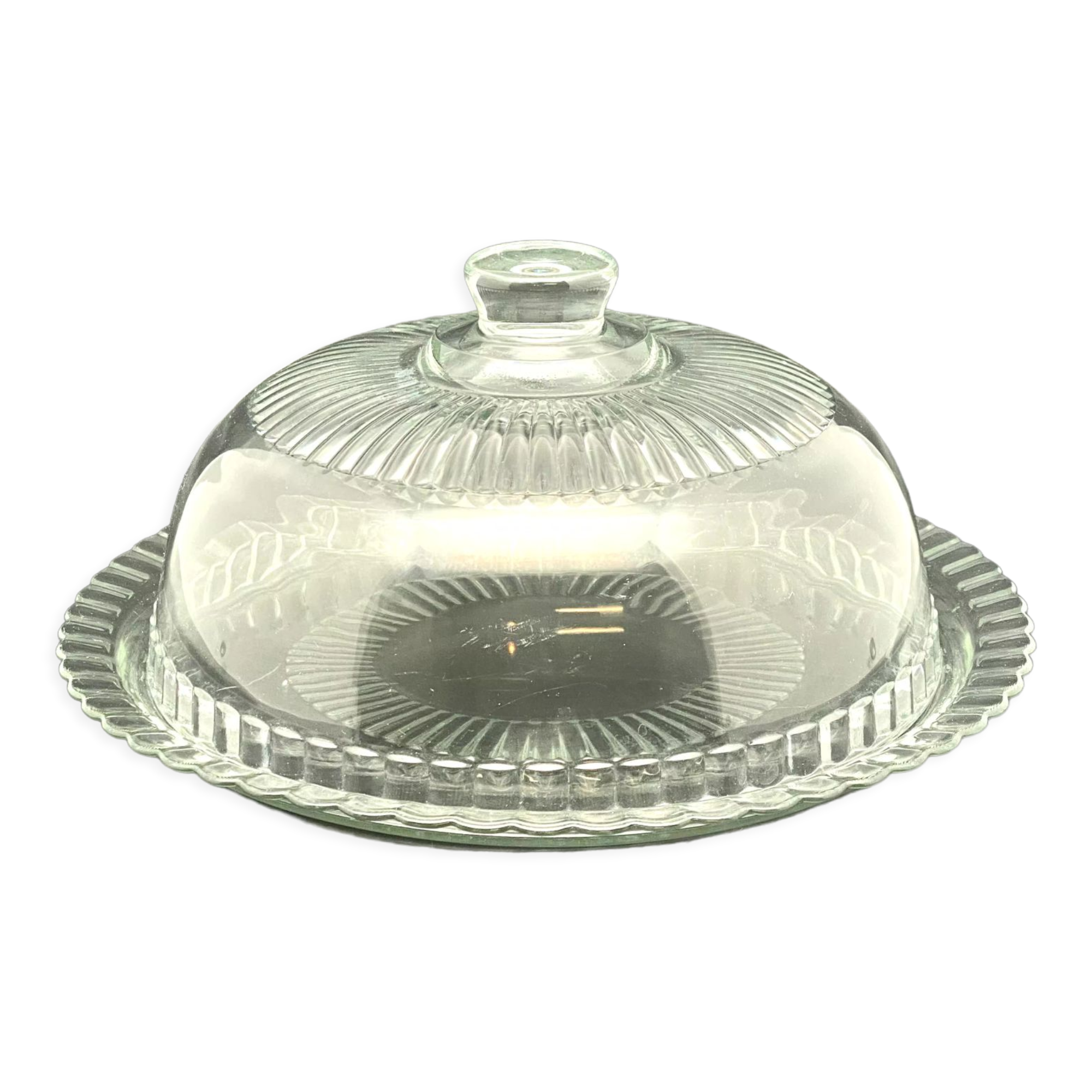 Presentation dish with transparent glass bell