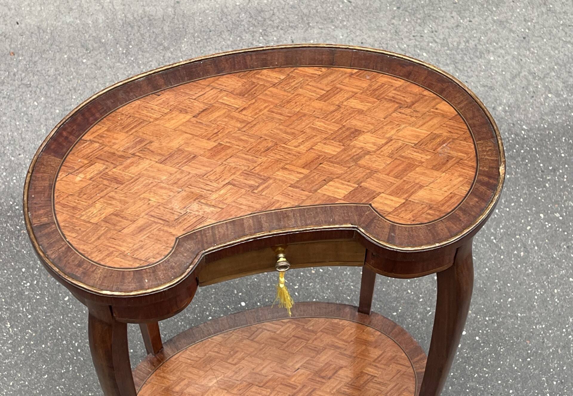 Table d'appoint néoclassique ancienne