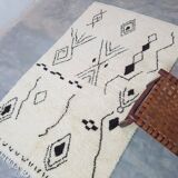 Moroccan Berber wool rug 233 x 146 cm