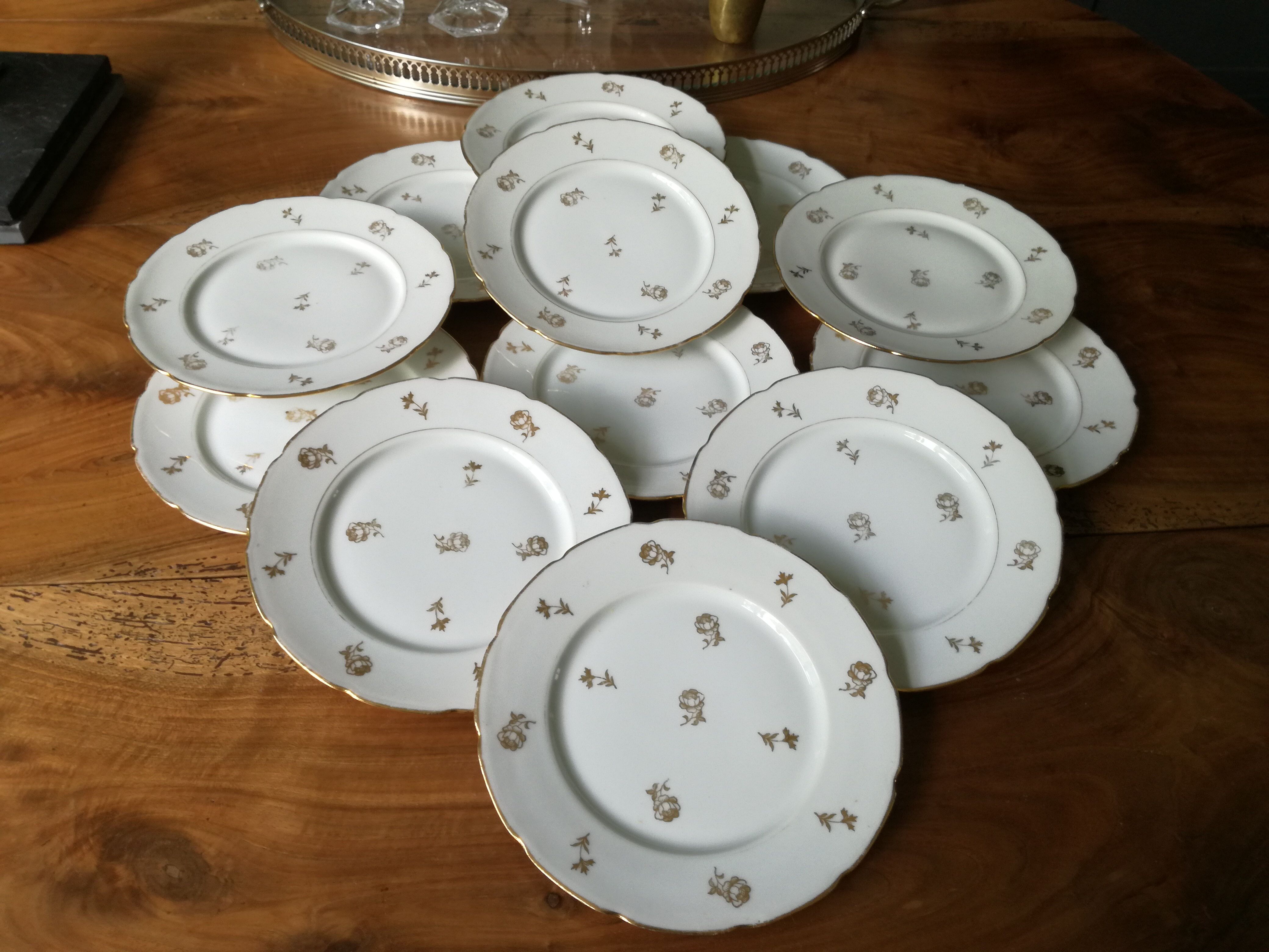 12 dessert plates in Limoges porcelain