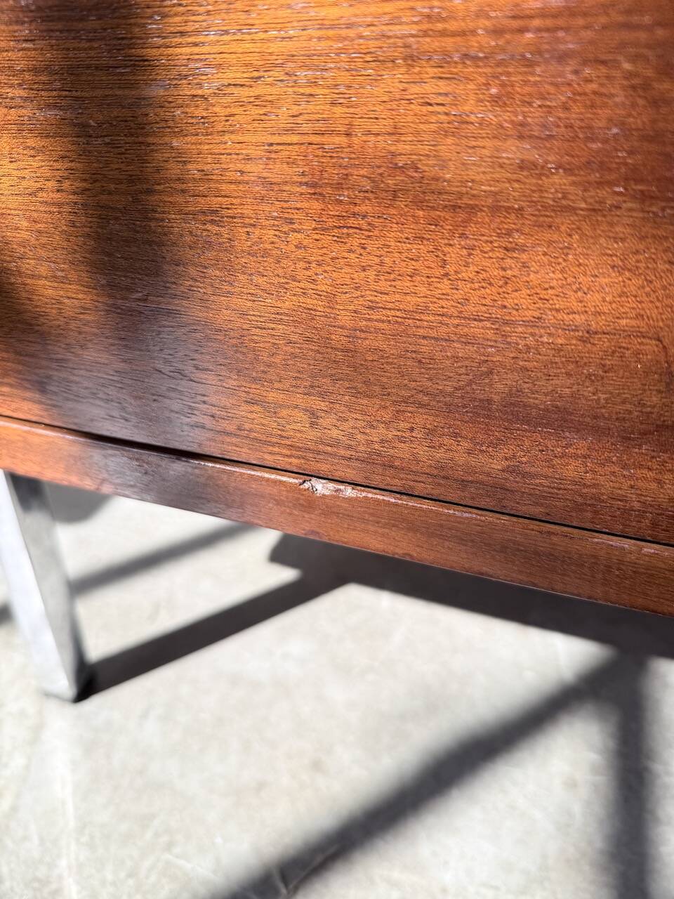 Commode teck poignées cuir 1960
