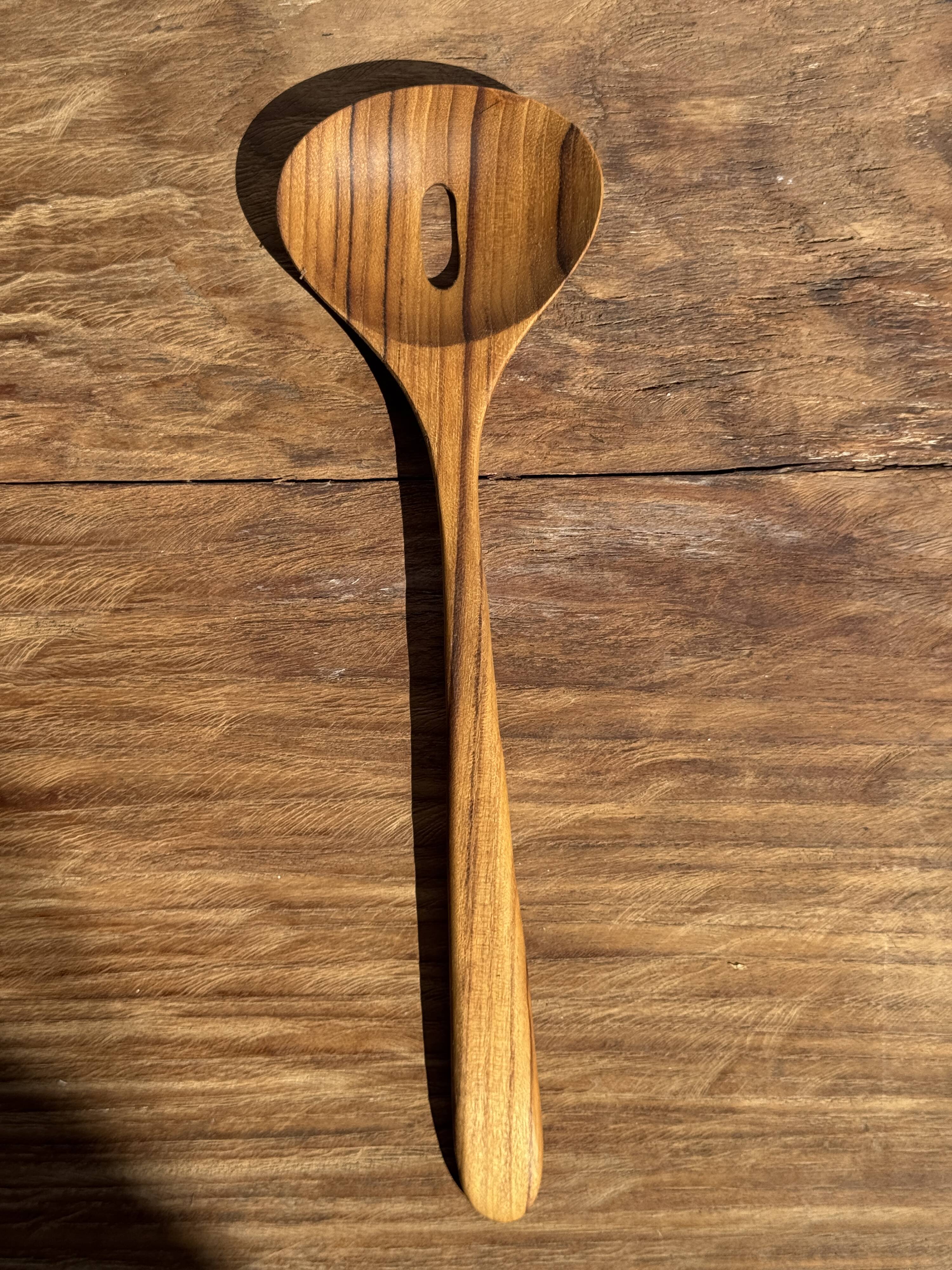 Salad server or large teak spoon in oval openwork shape L30 D9