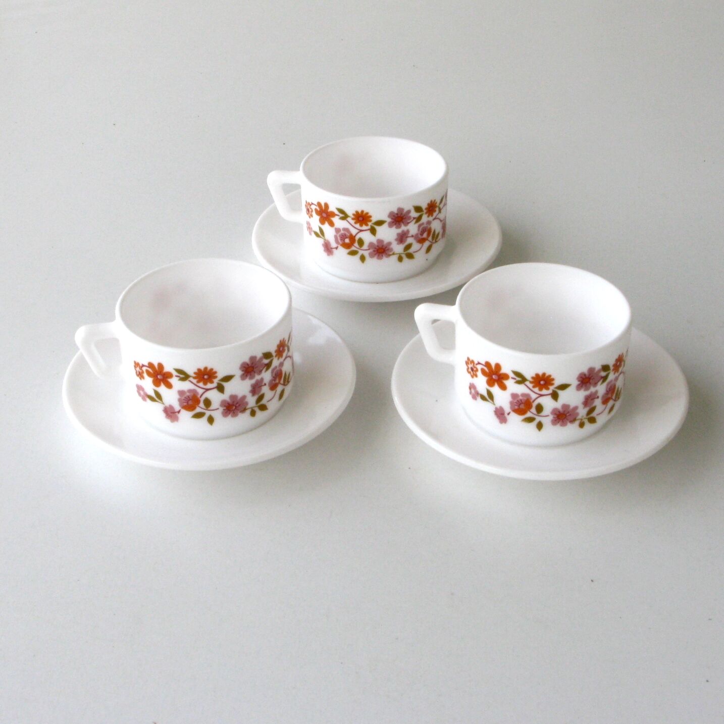 3 coffee cups and under cups arcopal - vintage orange flower model